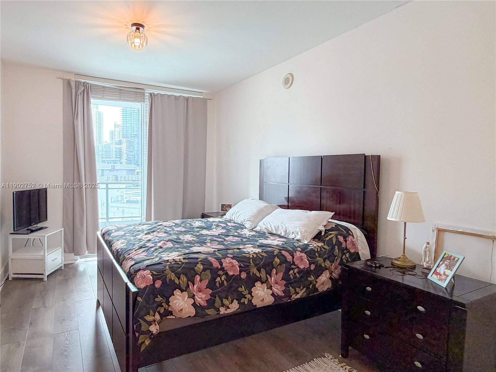 IVY CONDO - Residential Lease