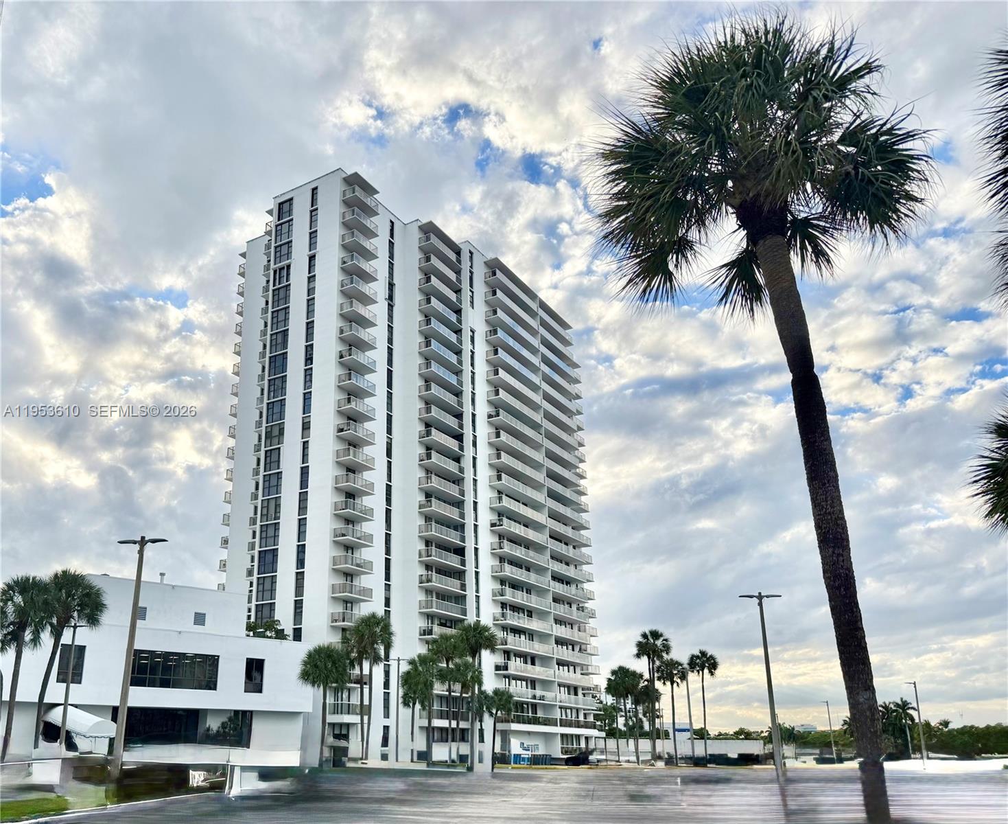 FLAMENCO CONDO TOWER I - Residential