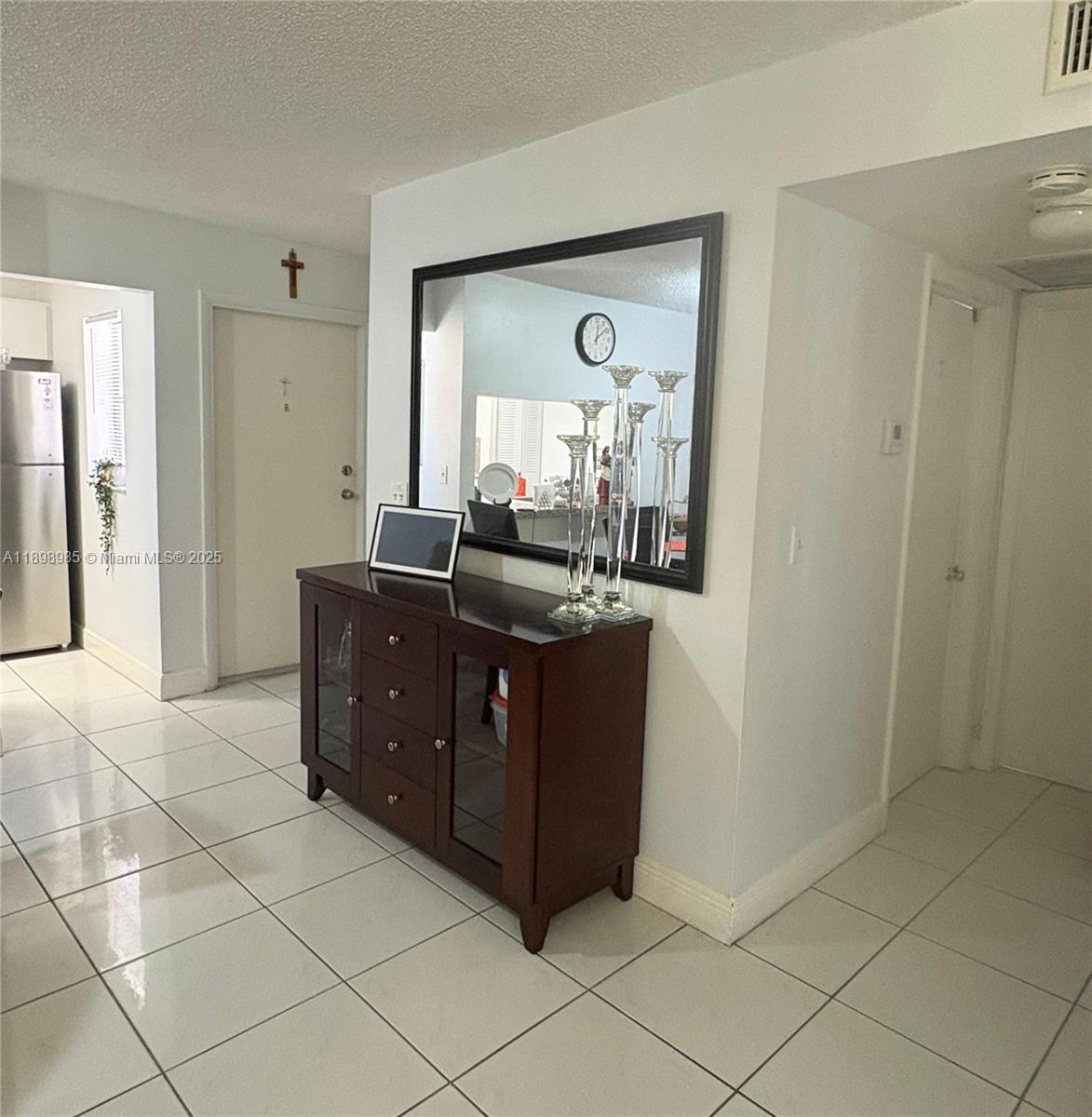 BANYAN TREE SIX CONDO - Residential Lease