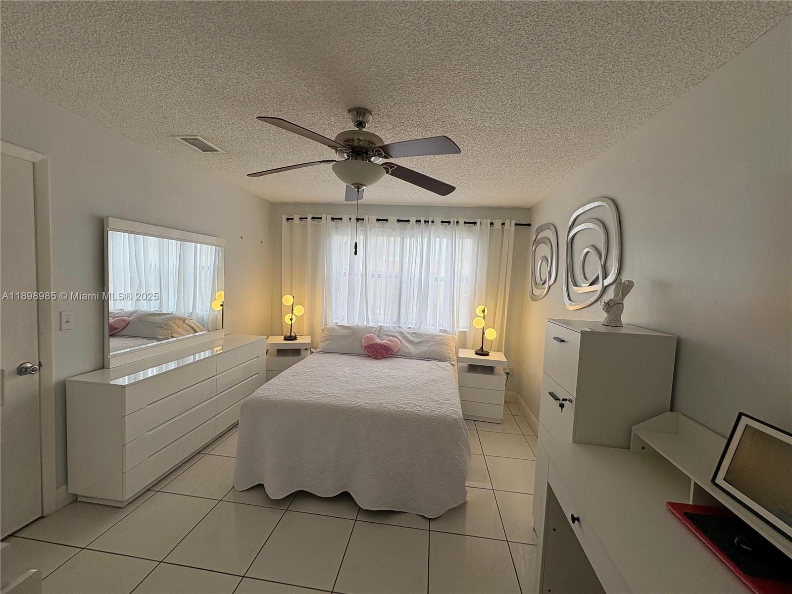 BANYAN TREE SIX CONDO - Residential Lease