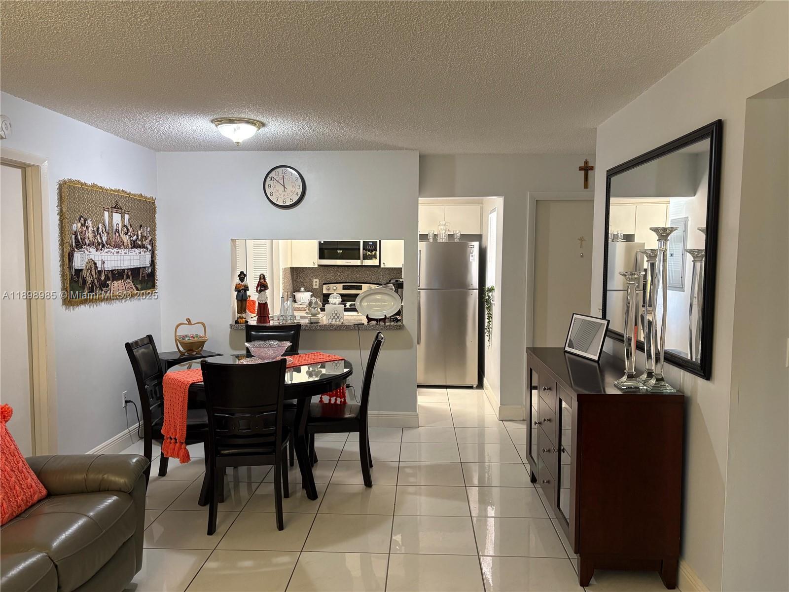 BANYAN TREE SIX CONDO - Residential Lease