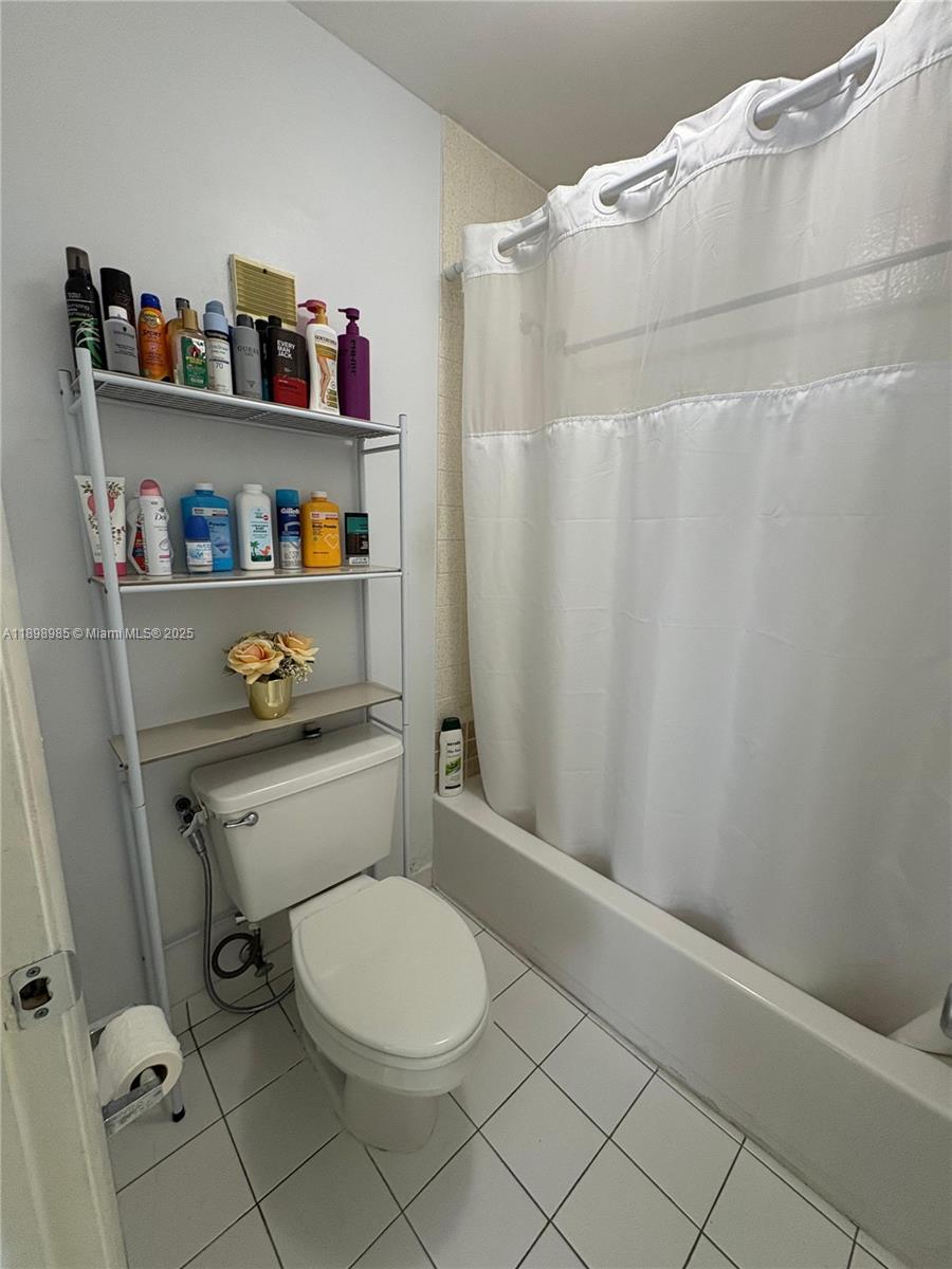 BANYAN TREE SIX CONDO - Residential Lease