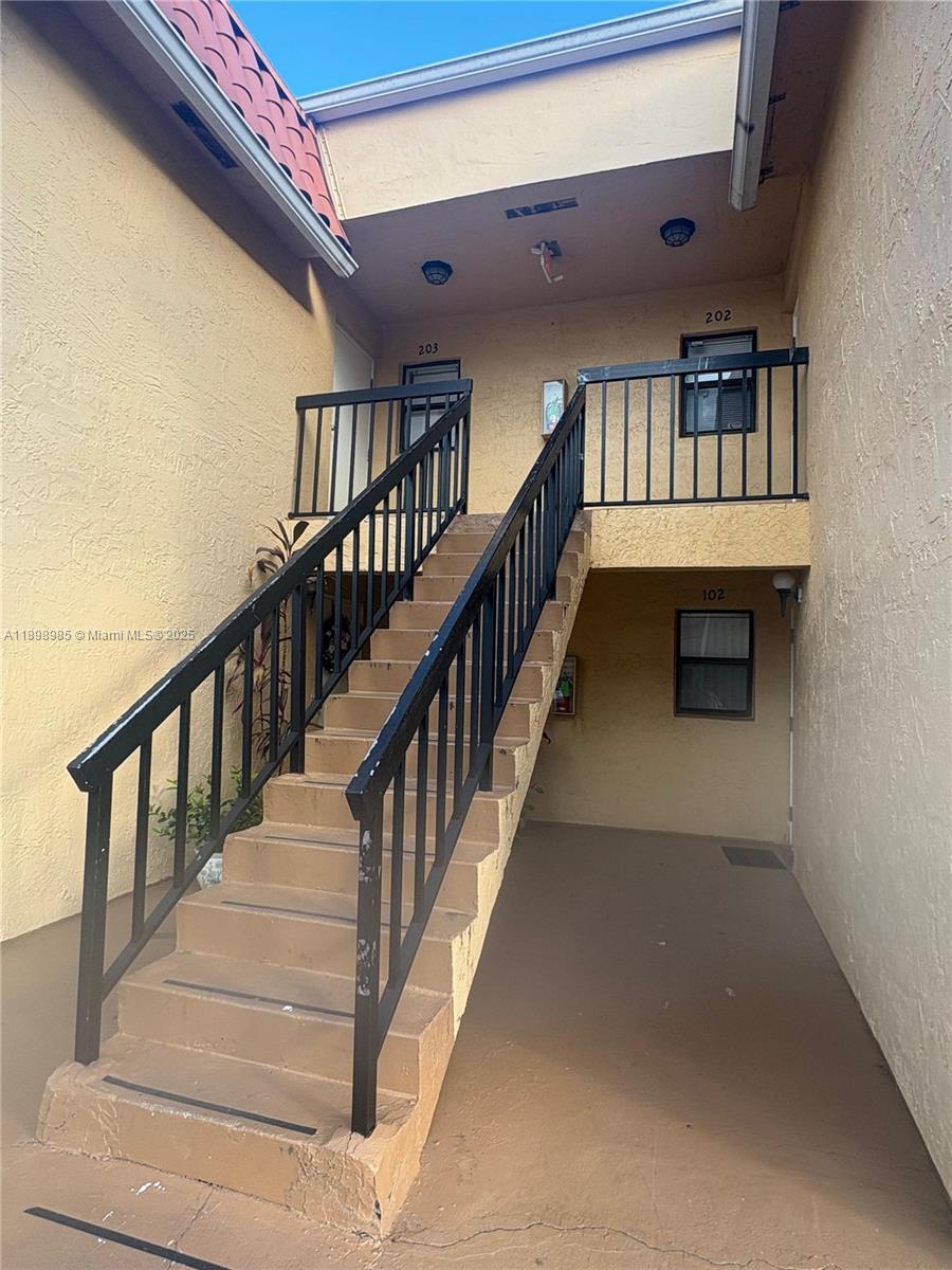 BANYAN TREE SIX CONDO - Residential Lease