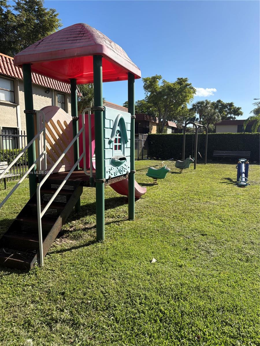 BANYAN TREE SIX CONDO - Residential Lease