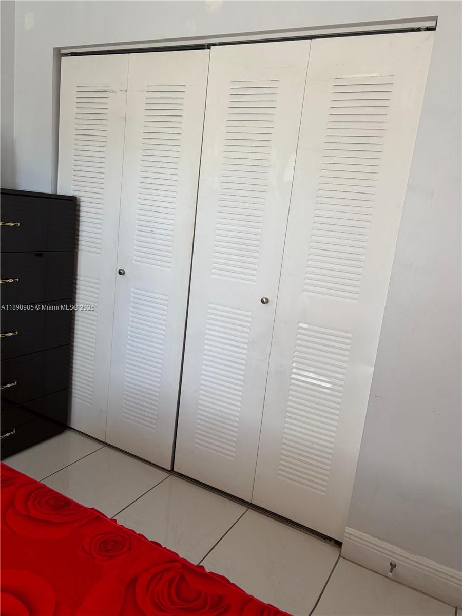 BANYAN TREE SIX CONDO - Residential Lease