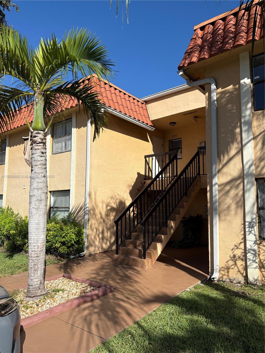 BANYAN TREE SIX CONDO - Residential Lease