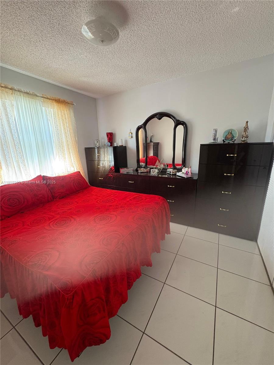 BANYAN TREE SIX CONDO - Residential Lease