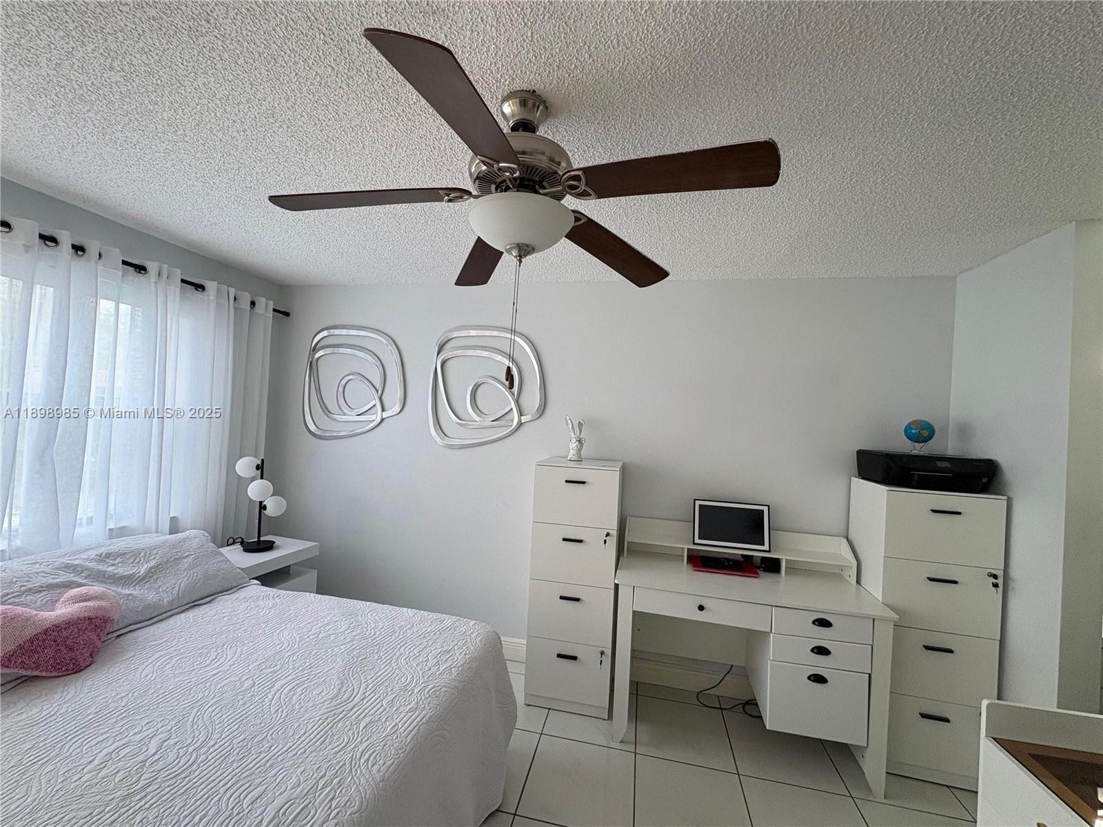 BANYAN TREE SIX CONDO - Residential Lease