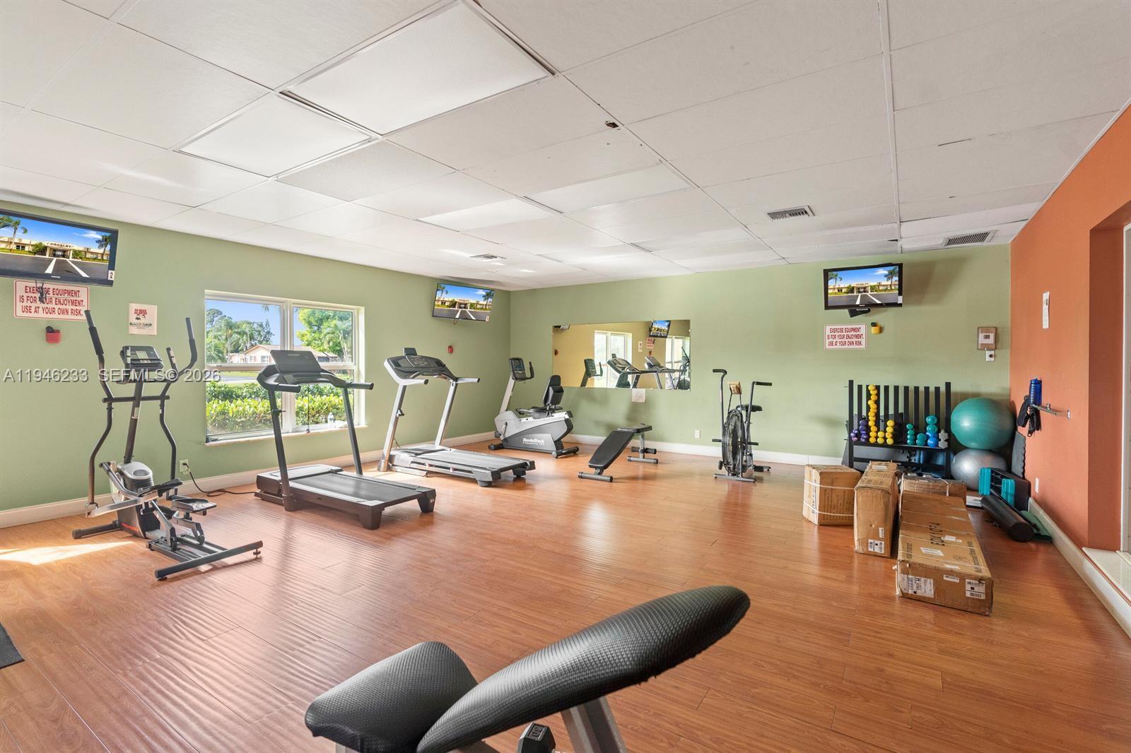 CRESTHAVEN VILLAS CONDO 1 - Residential