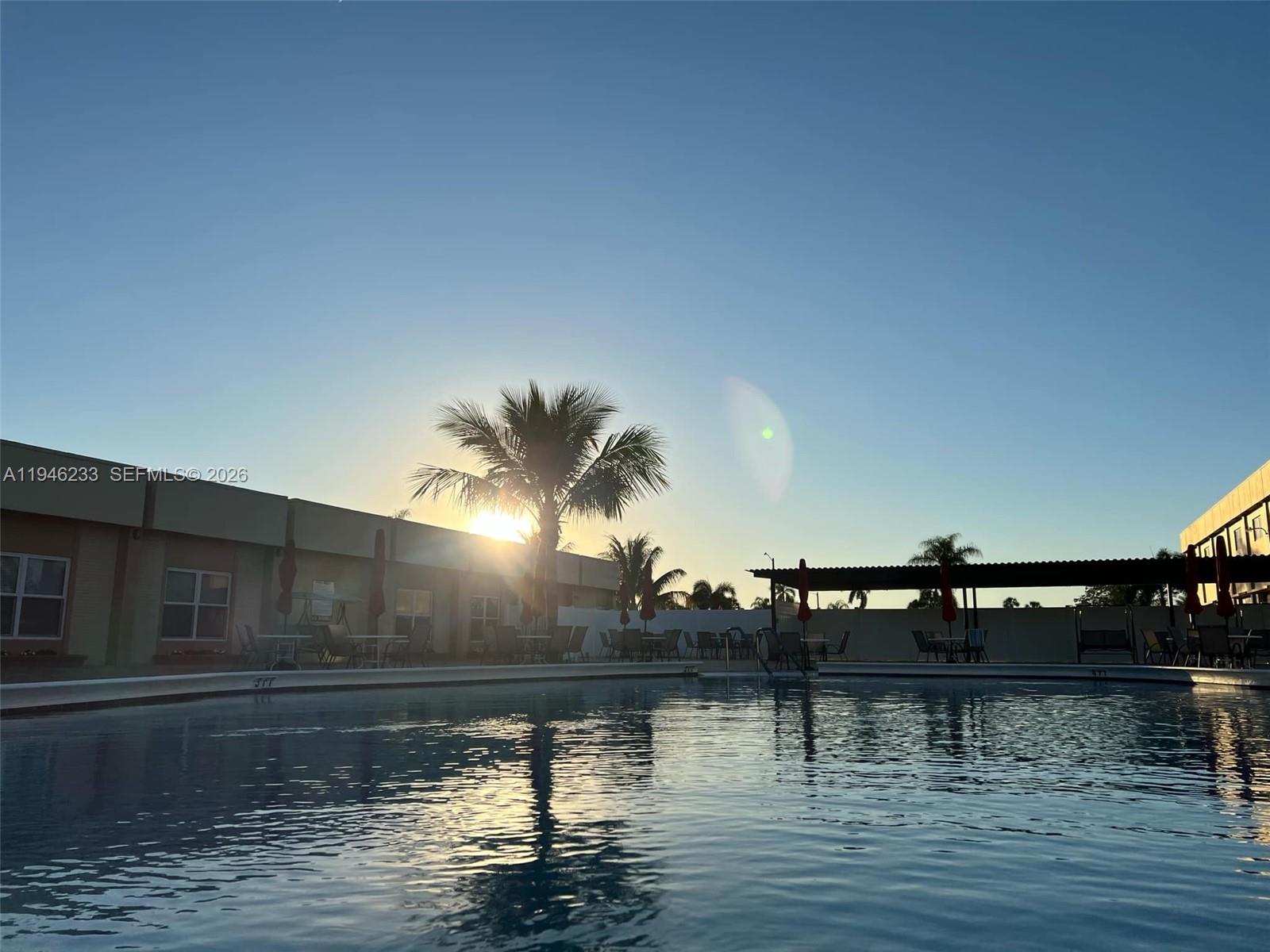 CRESTHAVEN VILLAS CONDO 1 - Residential