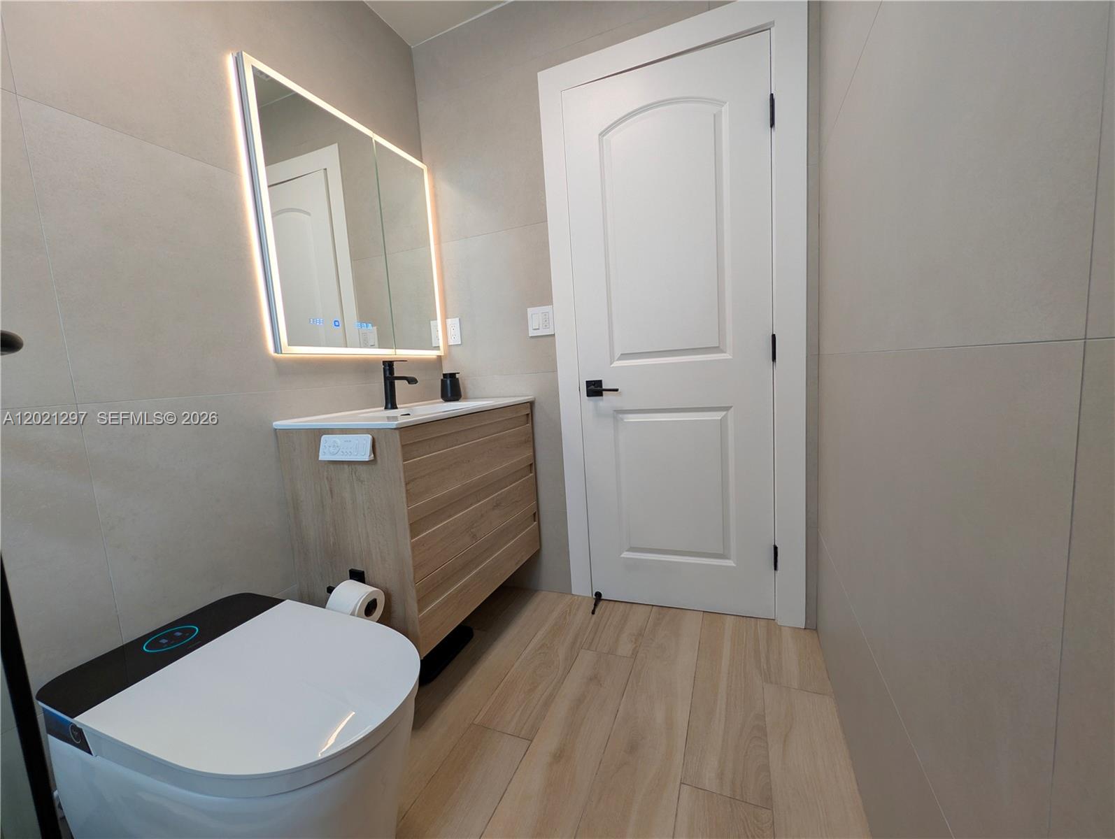HOLLYWOOD LITTLE RANCHES - Residential