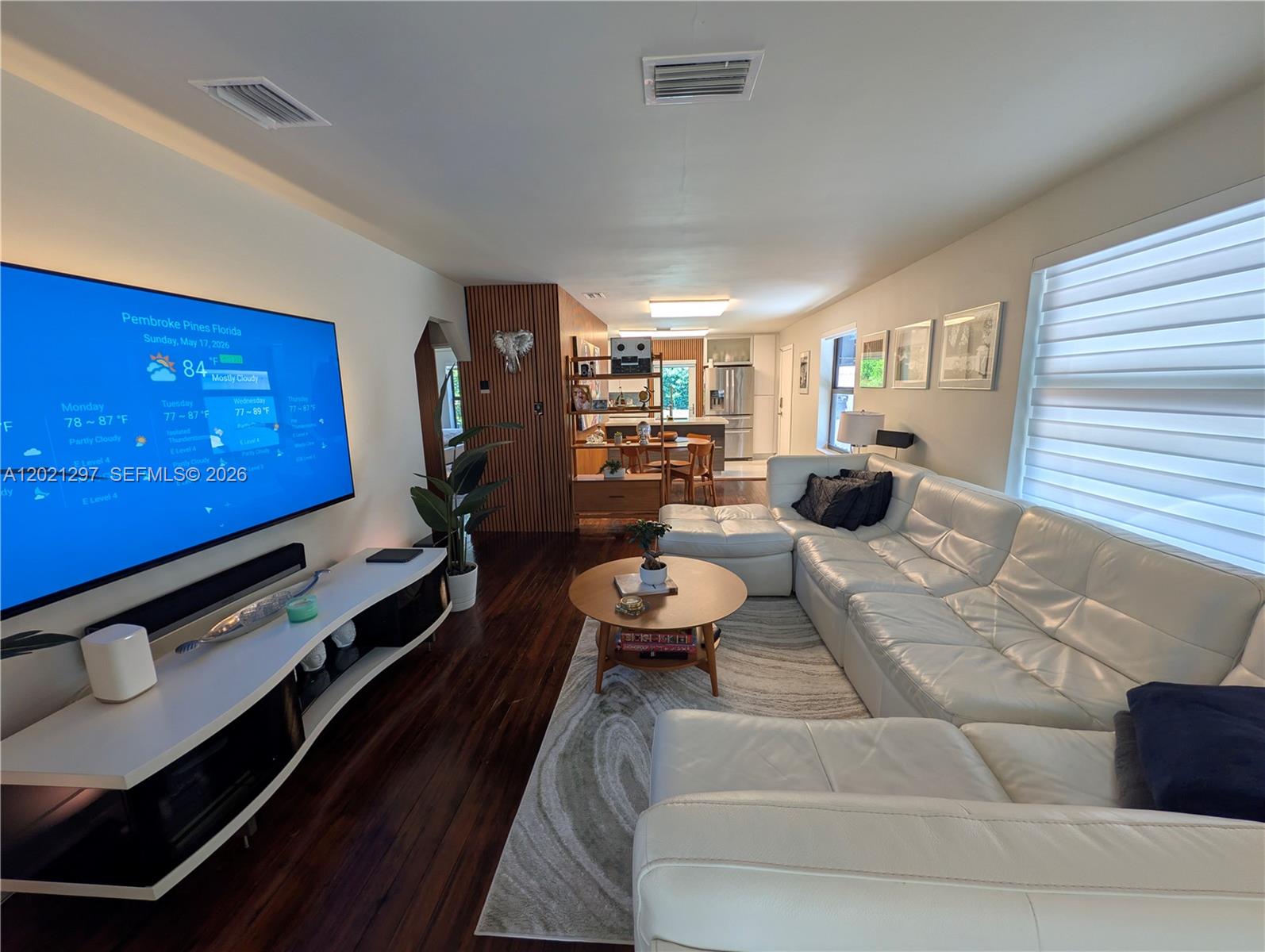 HOLLYWOOD LITTLE RANCHES - Residential