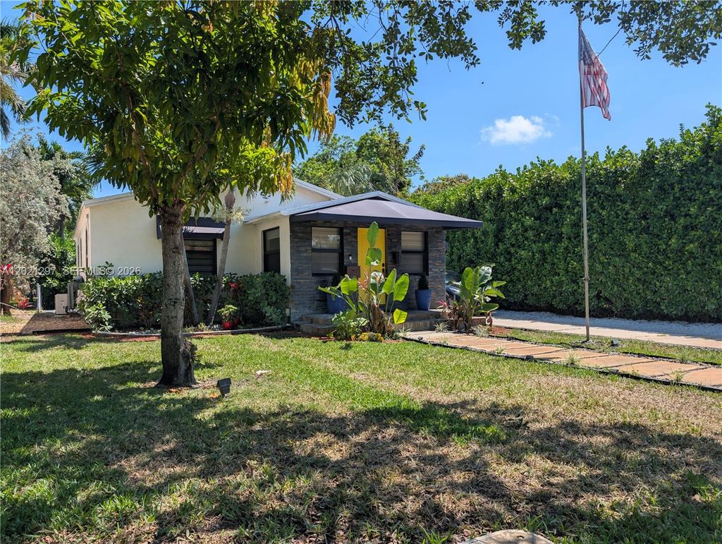 Photo of Hollywood, FL 33020 (MLS # A12021297)