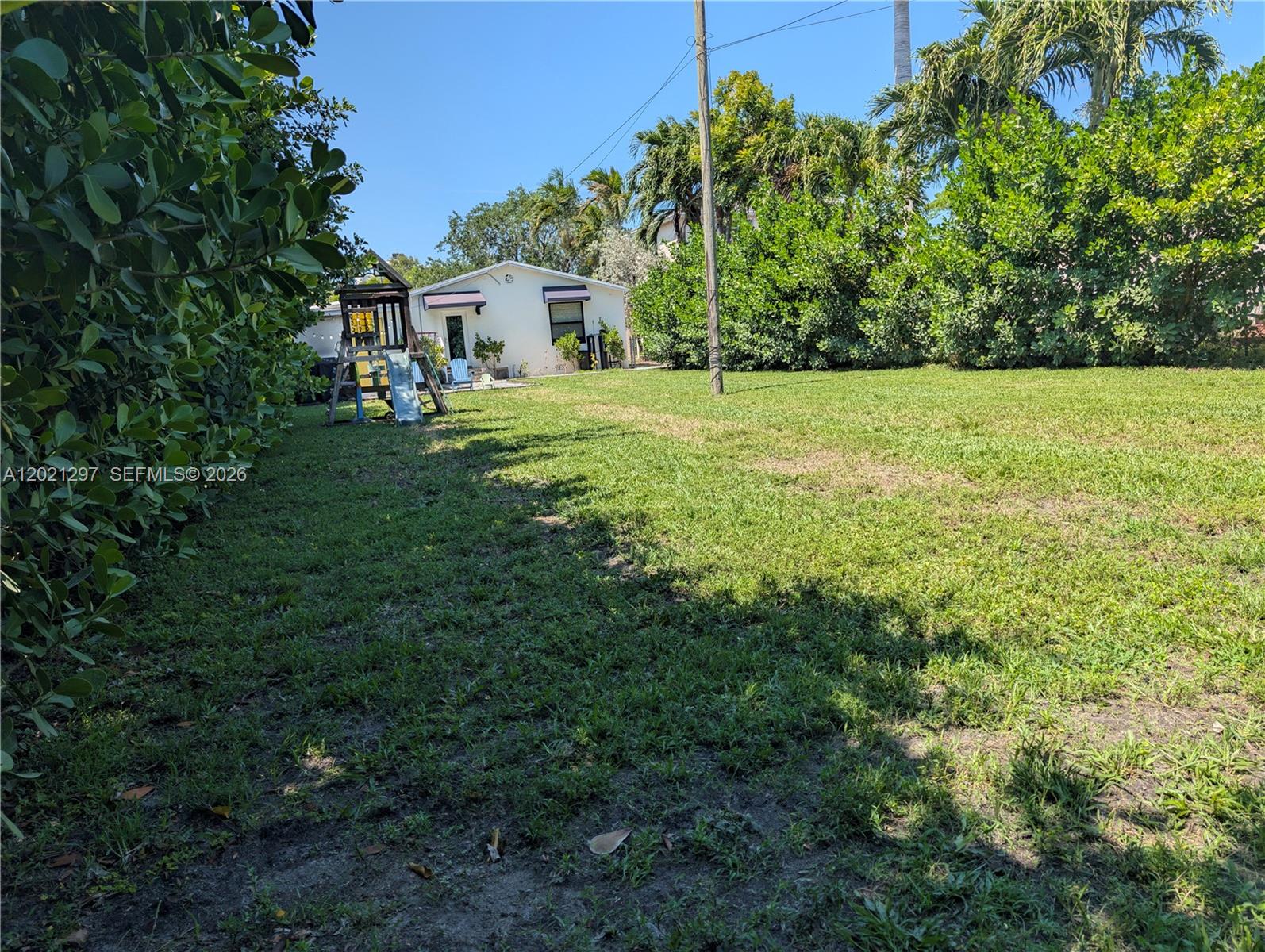 HOLLYWOOD LITTLE RANCHES - Residential