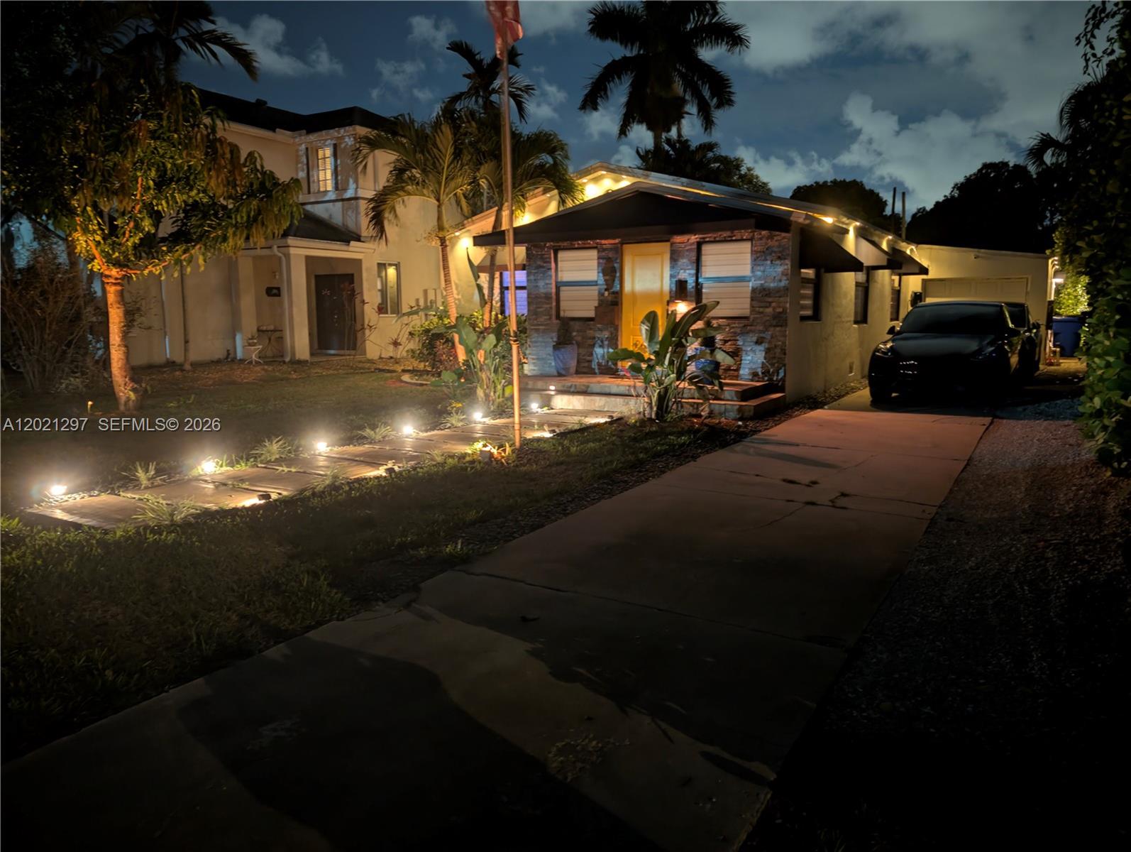 HOLLYWOOD LITTLE RANCHES - Residential