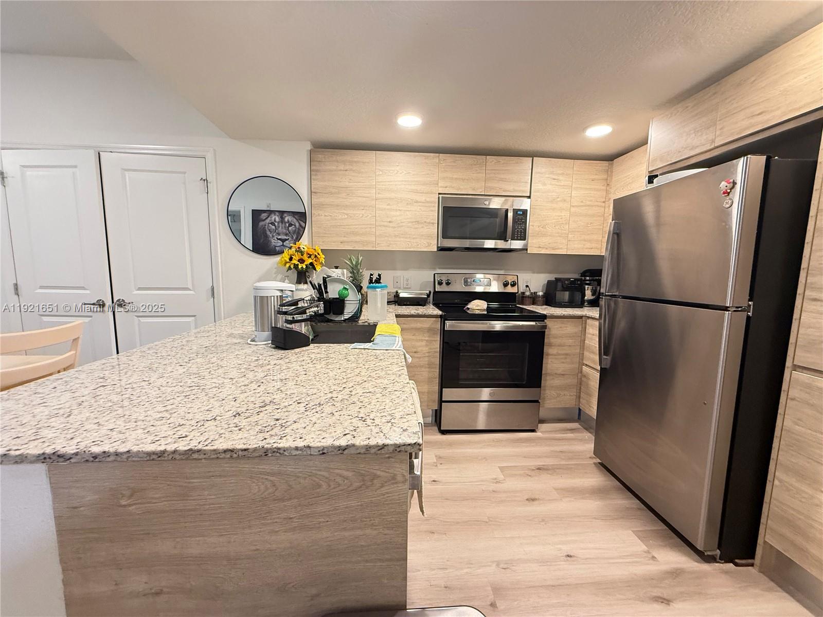 SANDLAKE STATION BLDG 1 - Residential