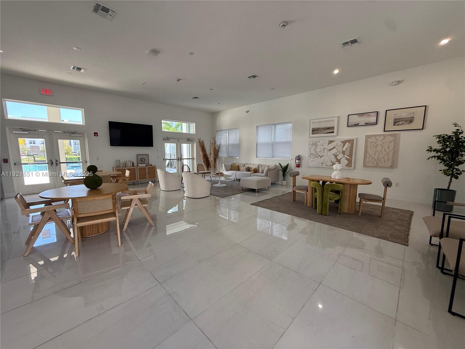 SANDLAKE STATION BLDG 1 - Residential