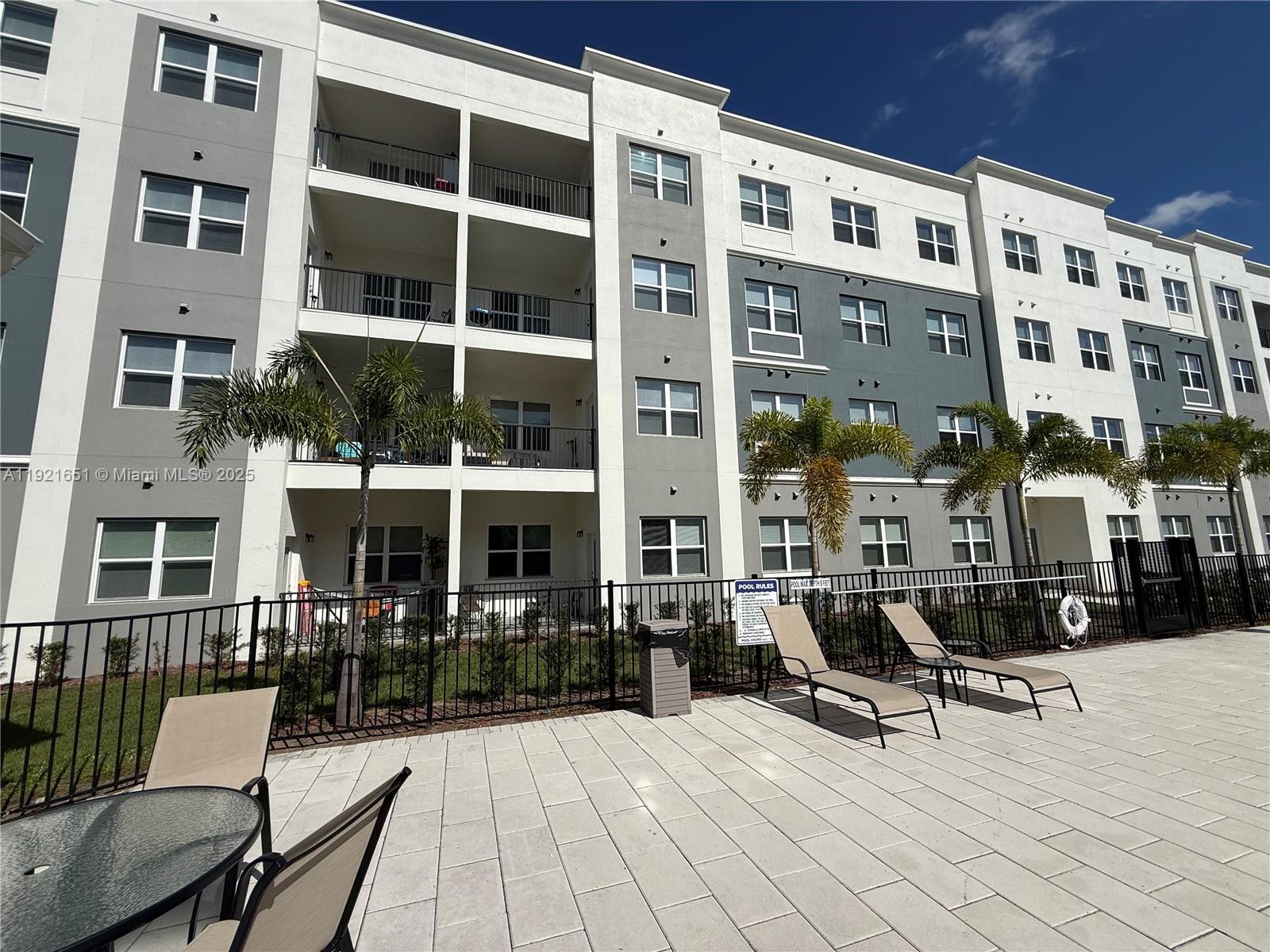 SANDLAKE STATION BLDG 1 - Residential