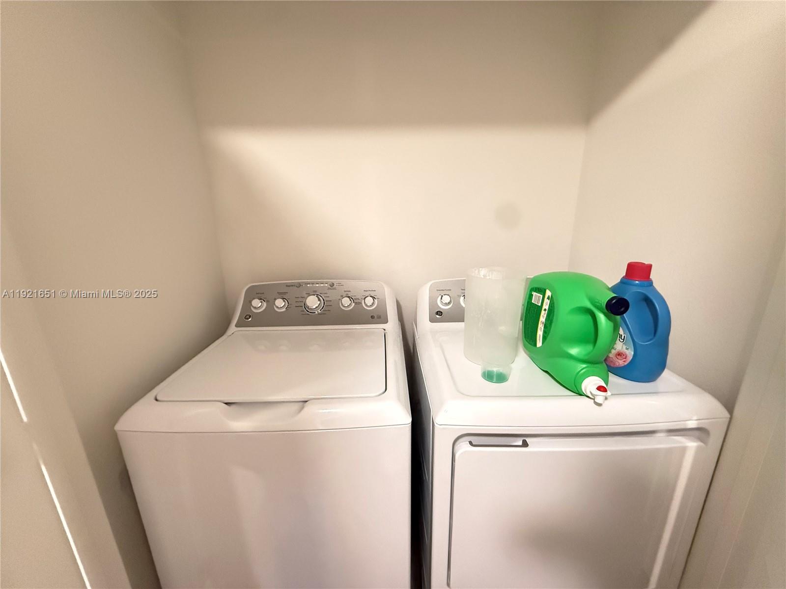 SANDLAKE STATION BLDG 1 - Residential