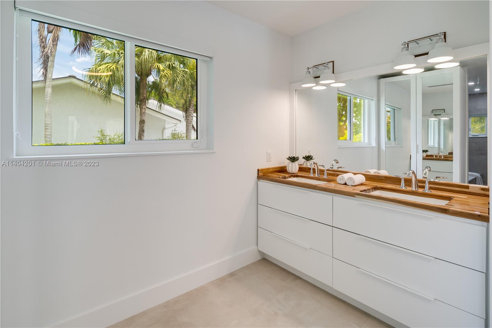 LAKESHORE SEC ONE - Residential