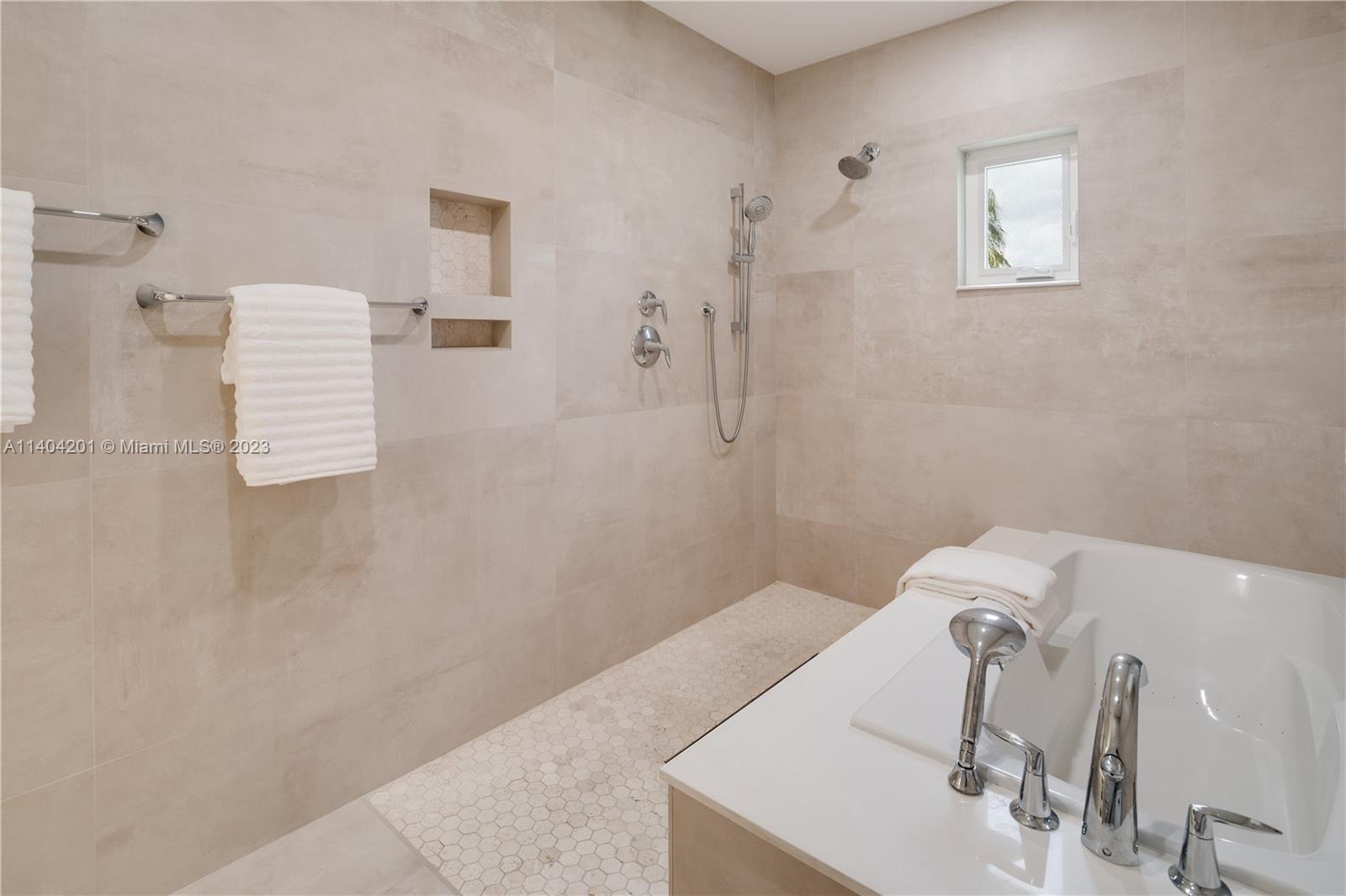 LAKESHORE SEC ONE - Residential