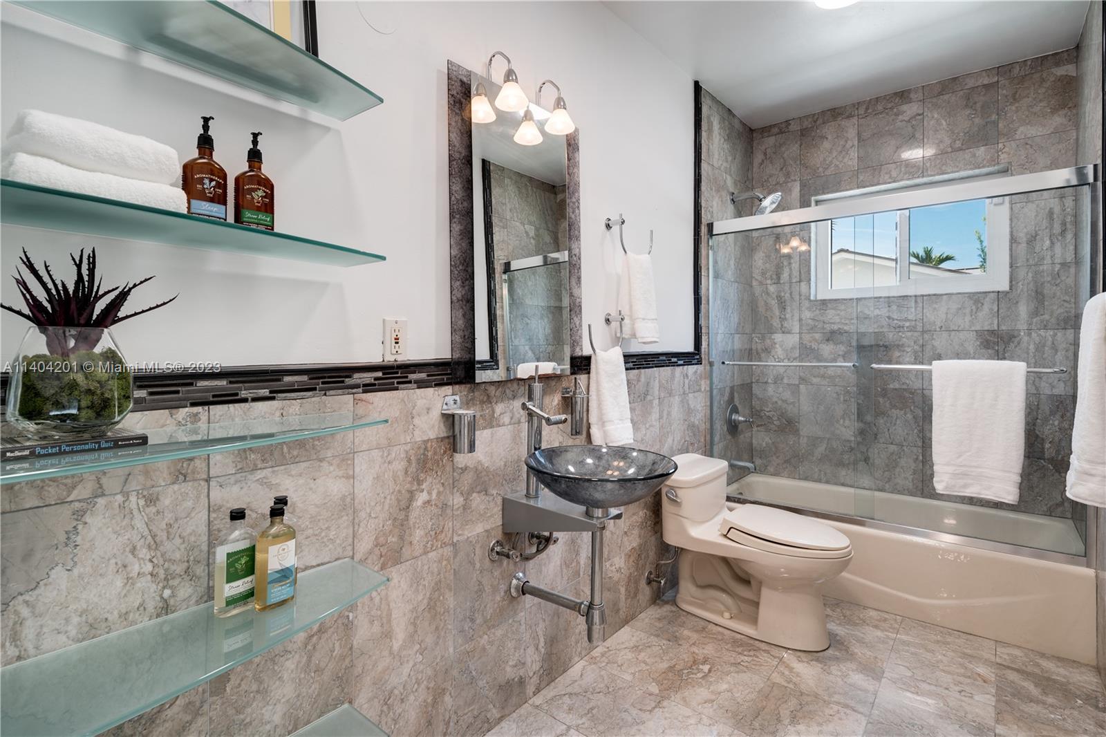 LAKESHORE SEC ONE - Residential