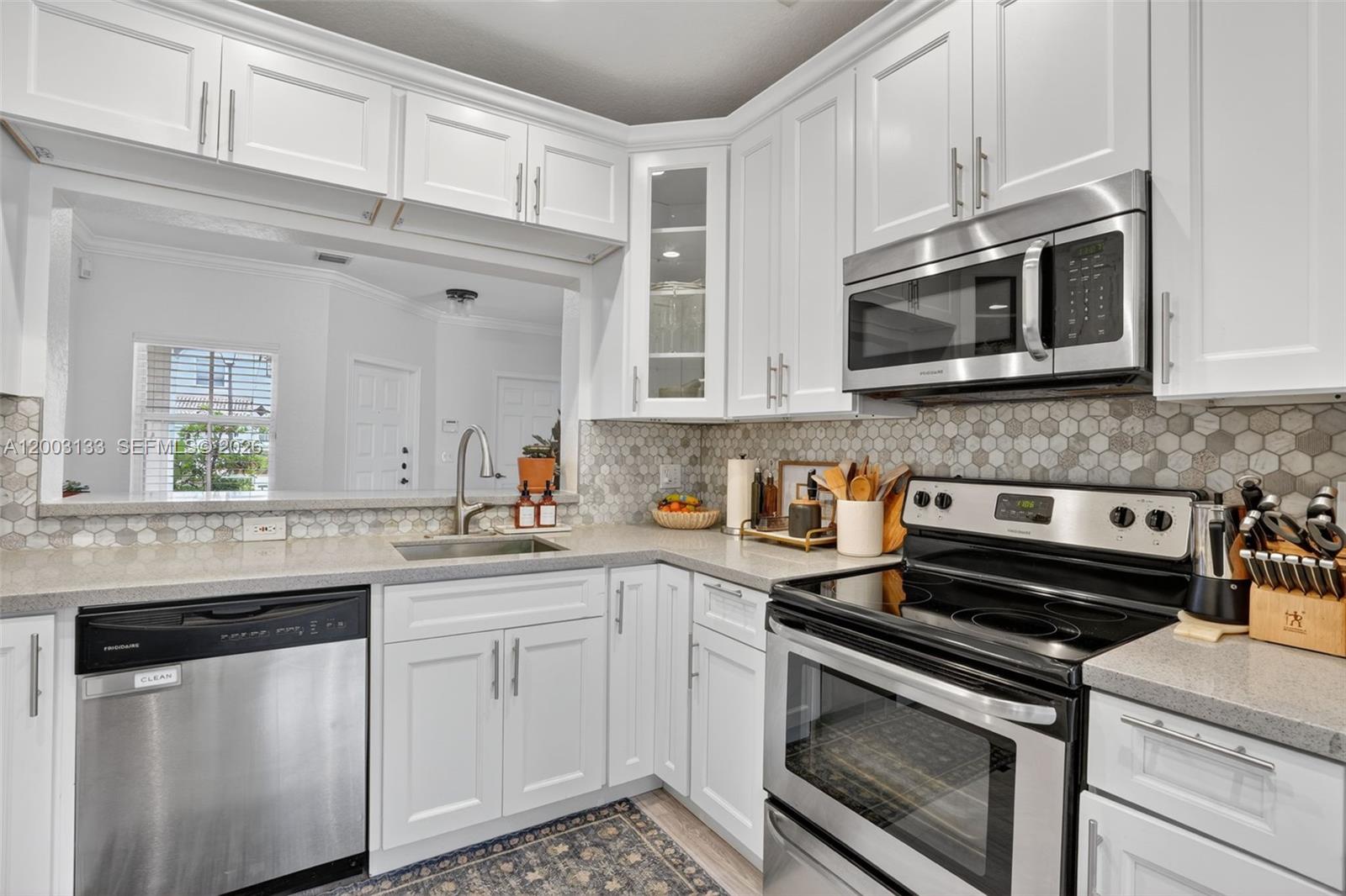 PEMBROKE SHORES - Residential