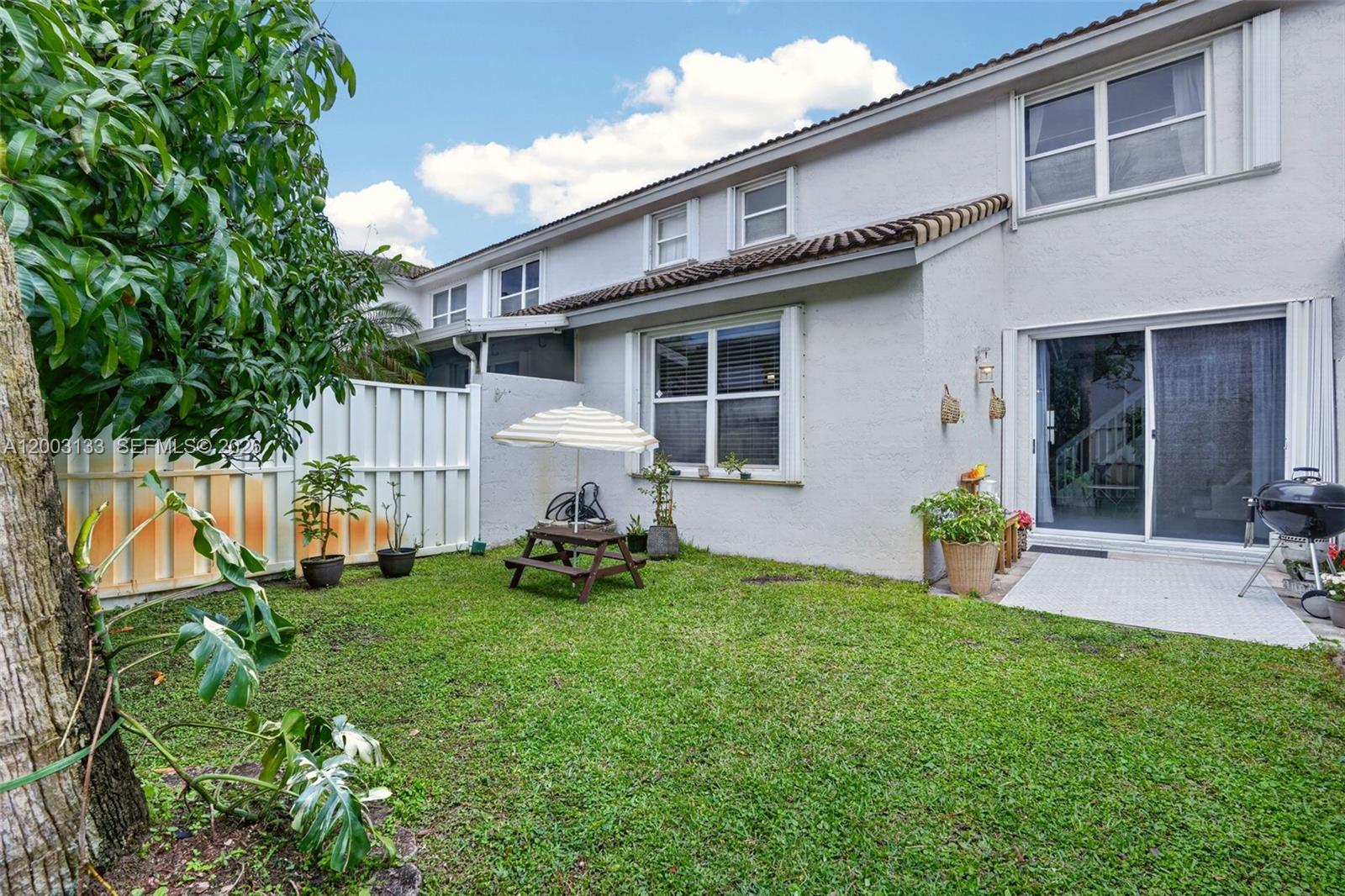 PEMBROKE SHORES - Residential