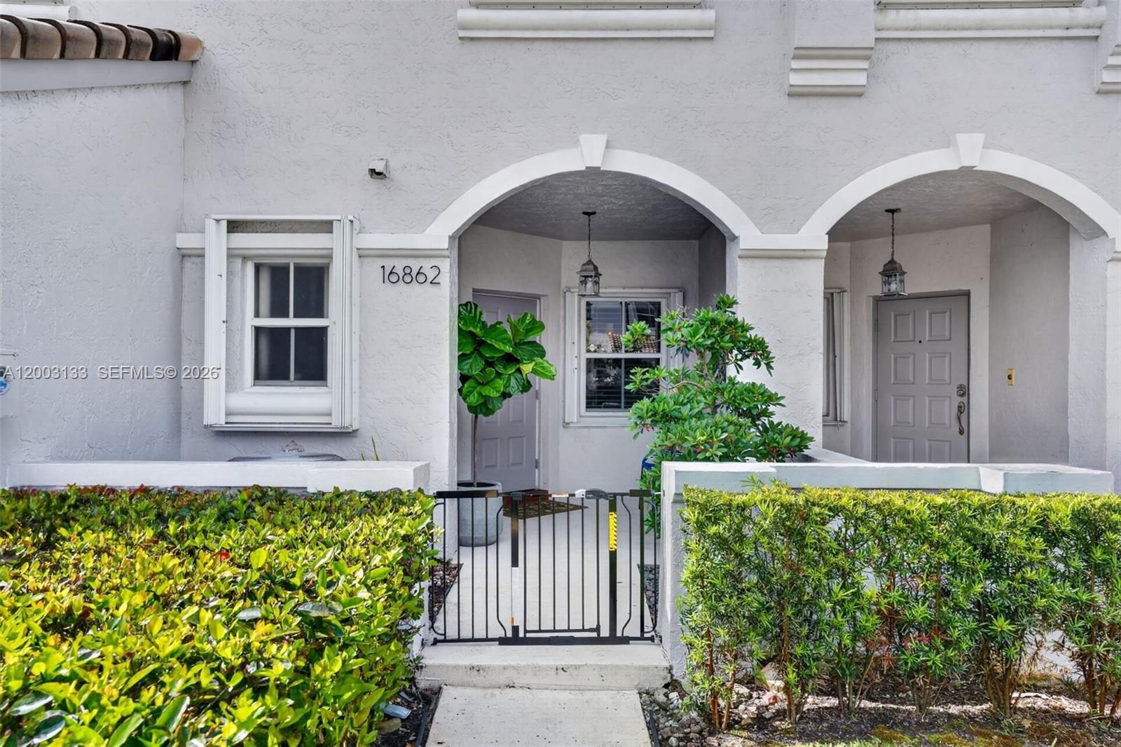 PEMBROKE SHORES - Residential