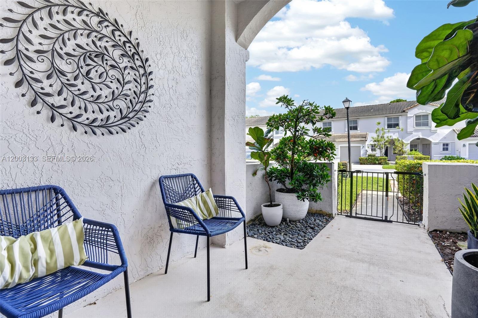 PEMBROKE SHORES - Residential