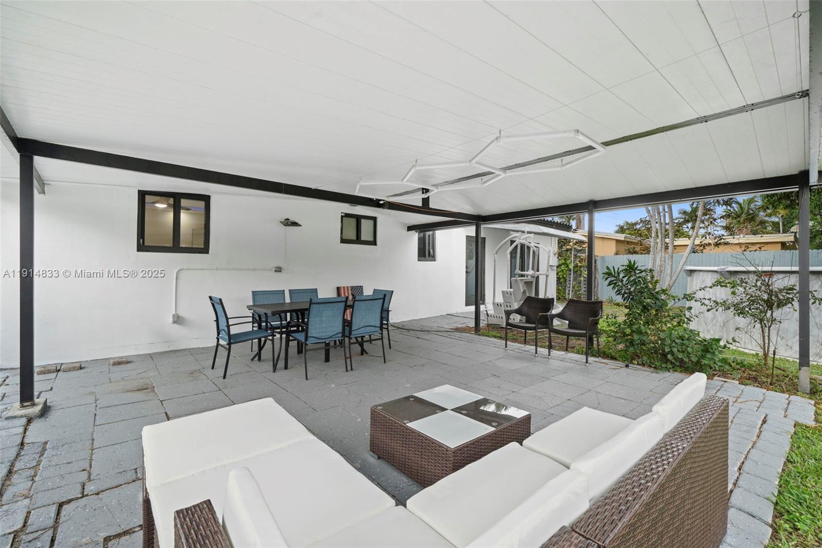 COUNTRY CLUB HOMES - Residential