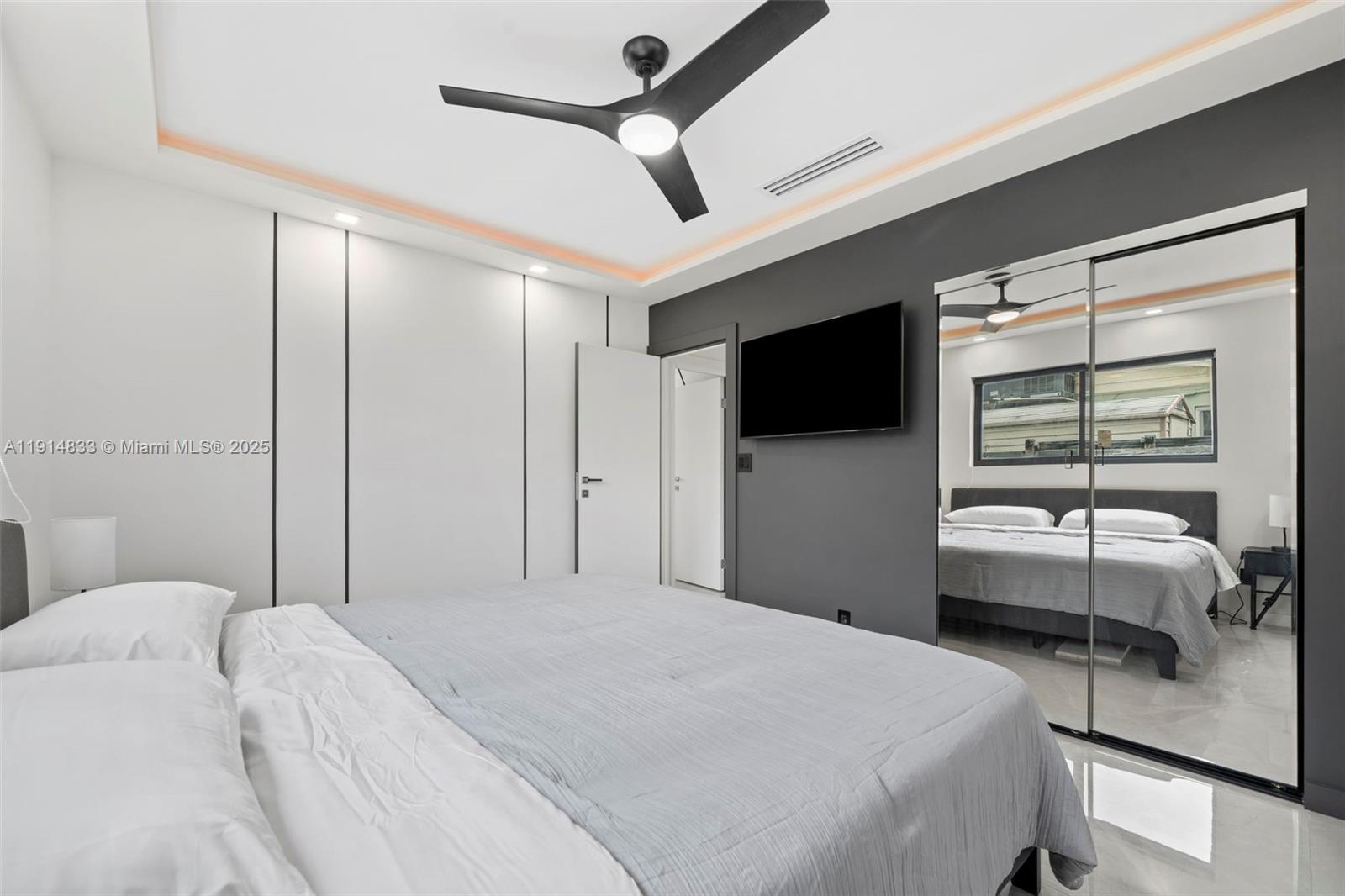 COUNTRY CLUB HOMES - Residential