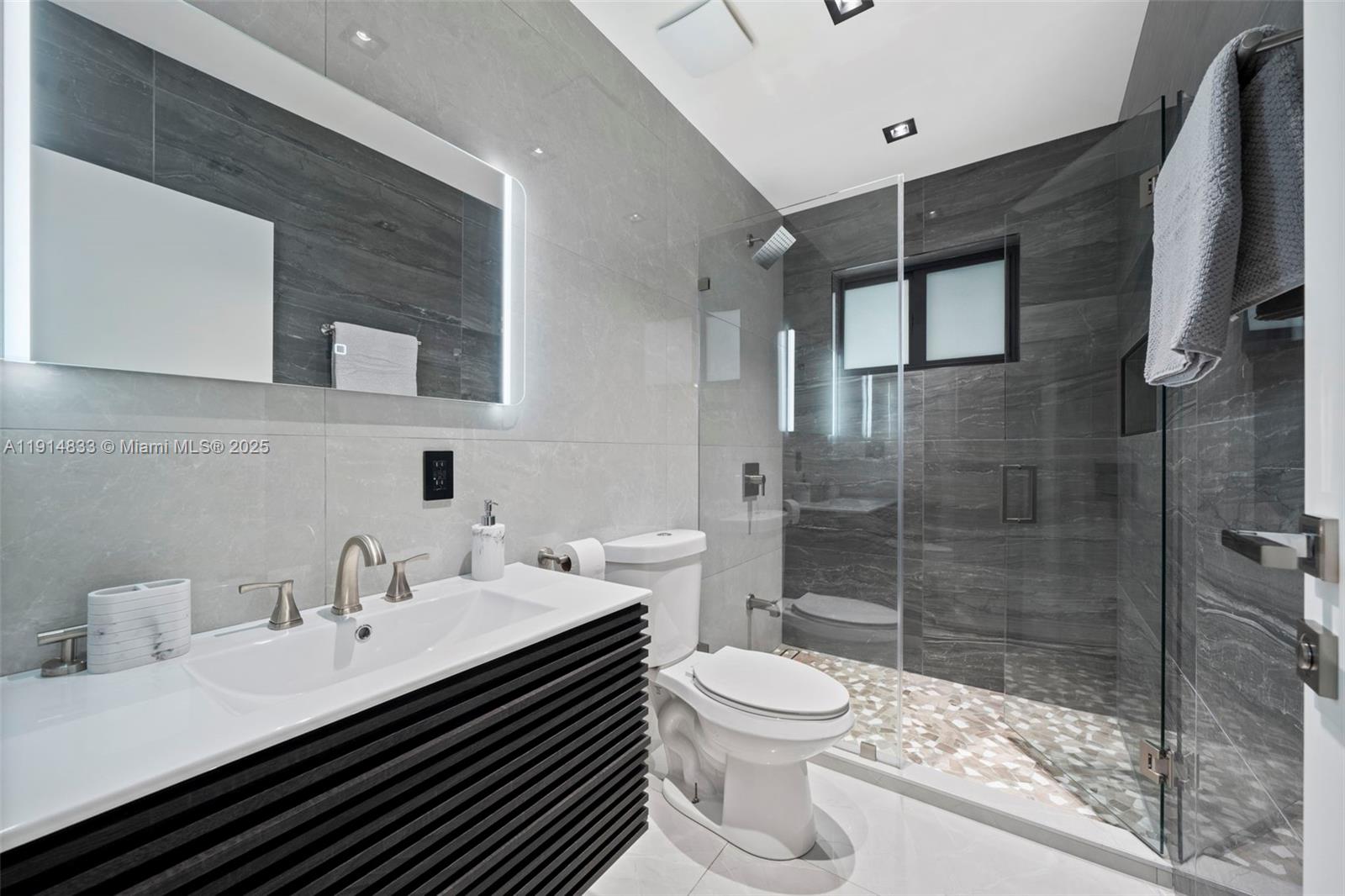 COUNTRY CLUB HOMES - Residential