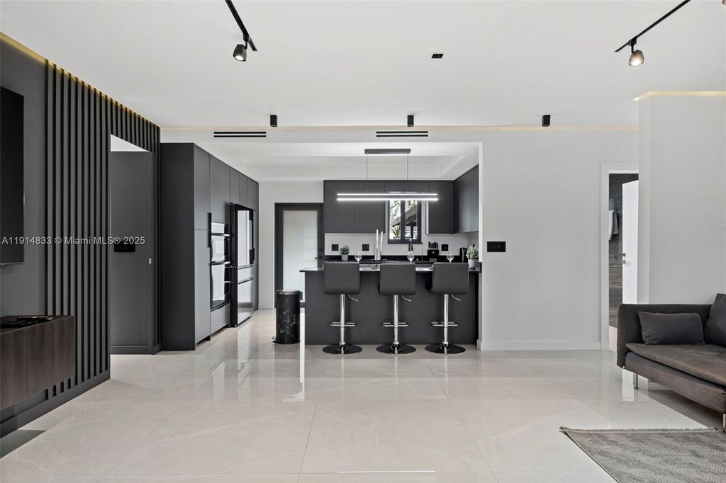 Photo of 1101 N 14th Ave, Hollywood, FL 33020 (MLS # A11914833)