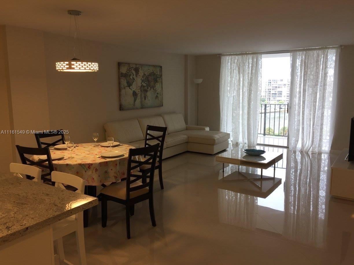 HALLMARK OF HOLLYWOOD CON - Residential Lease