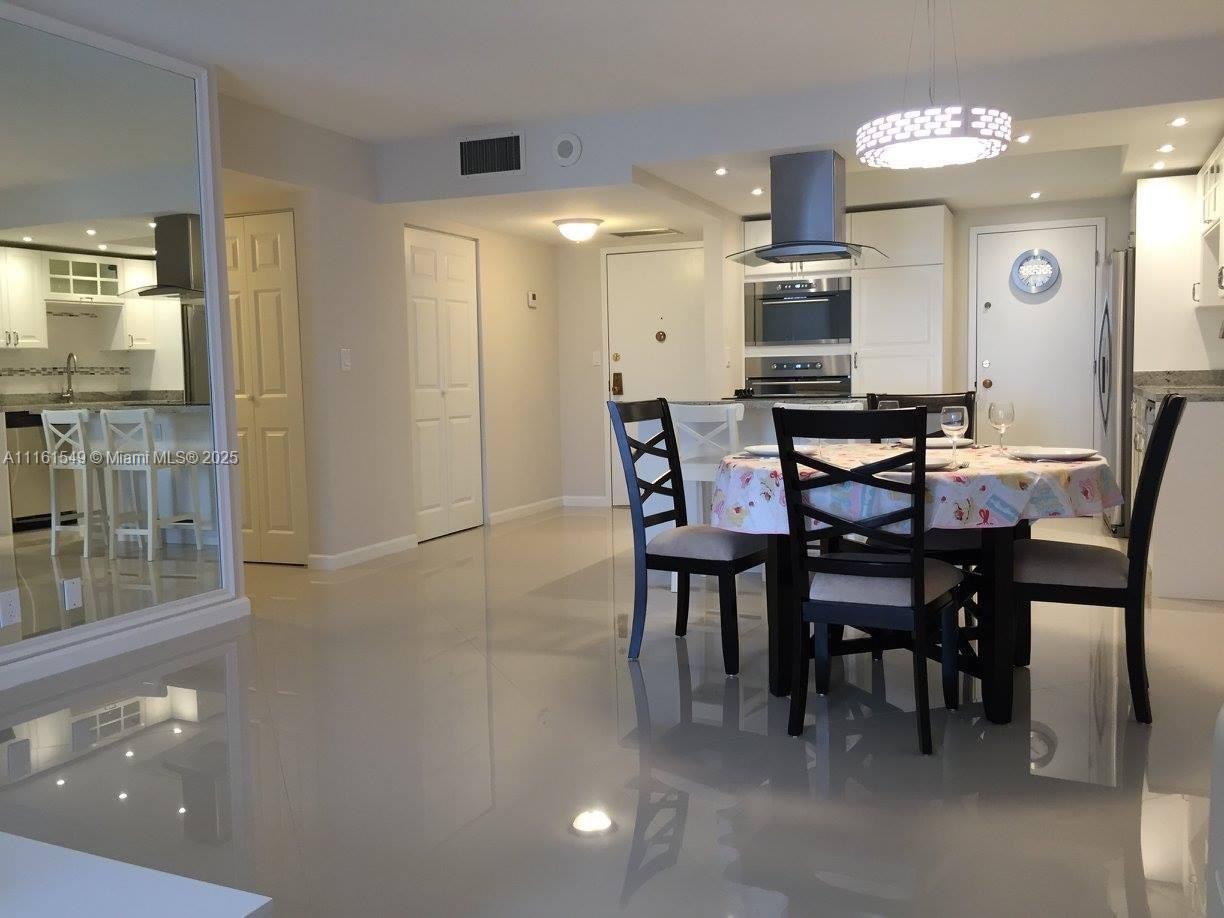 HALLMARK OF HOLLYWOOD CON - Residential Lease