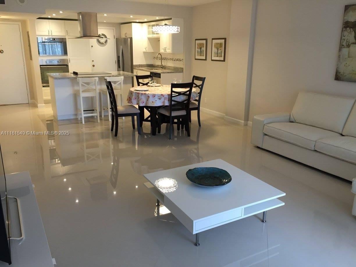 HALLMARK OF HOLLYWOOD CON - Residential Lease