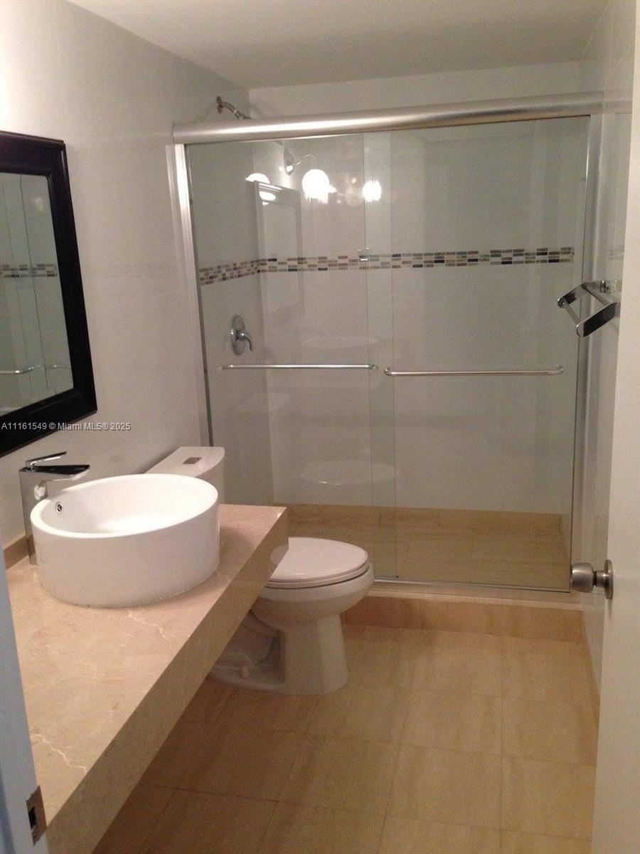 HALLMARK OF HOLLYWOOD CON - Residential Lease