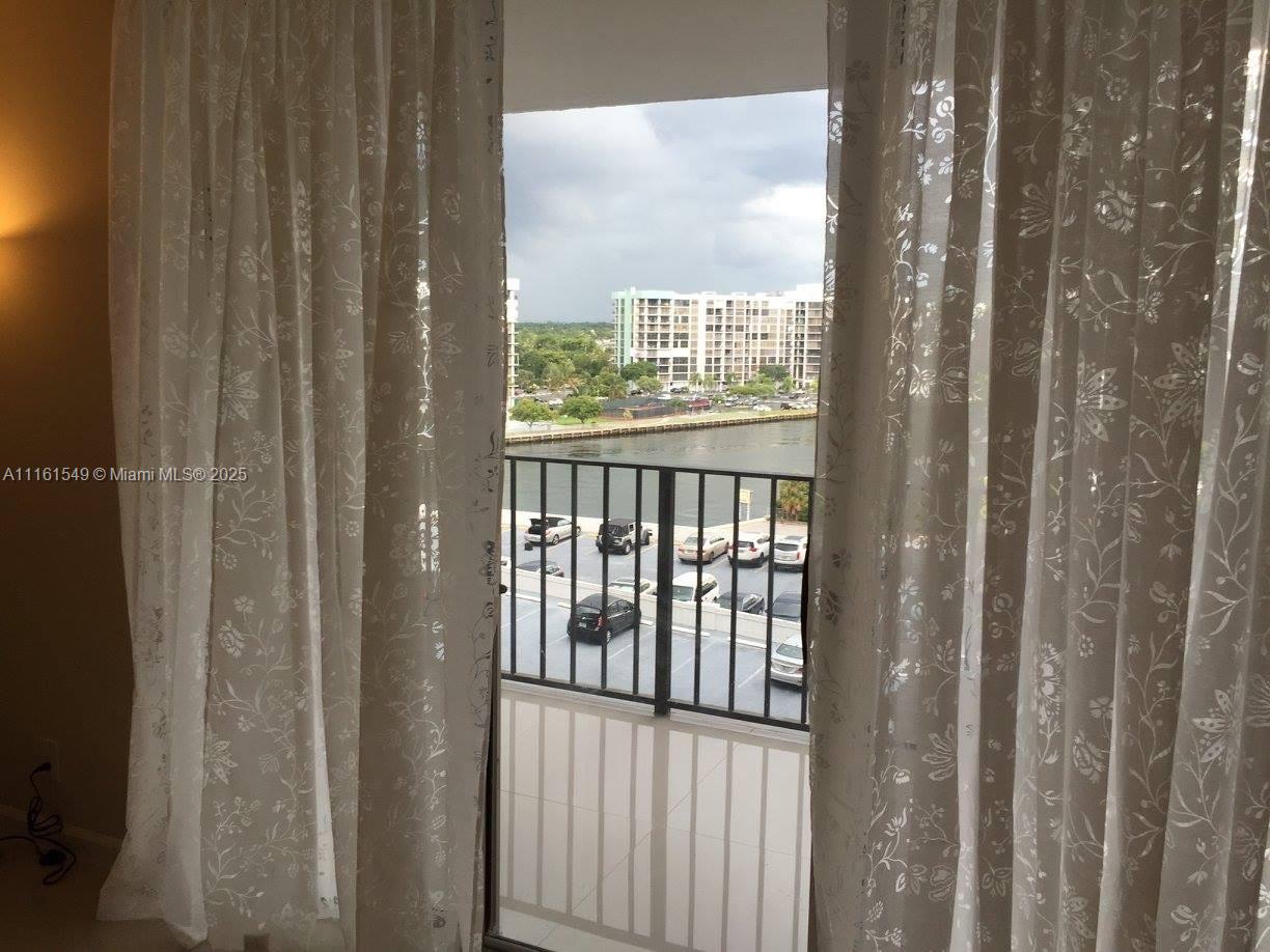 HALLMARK OF HOLLYWOOD CON - Residential Lease