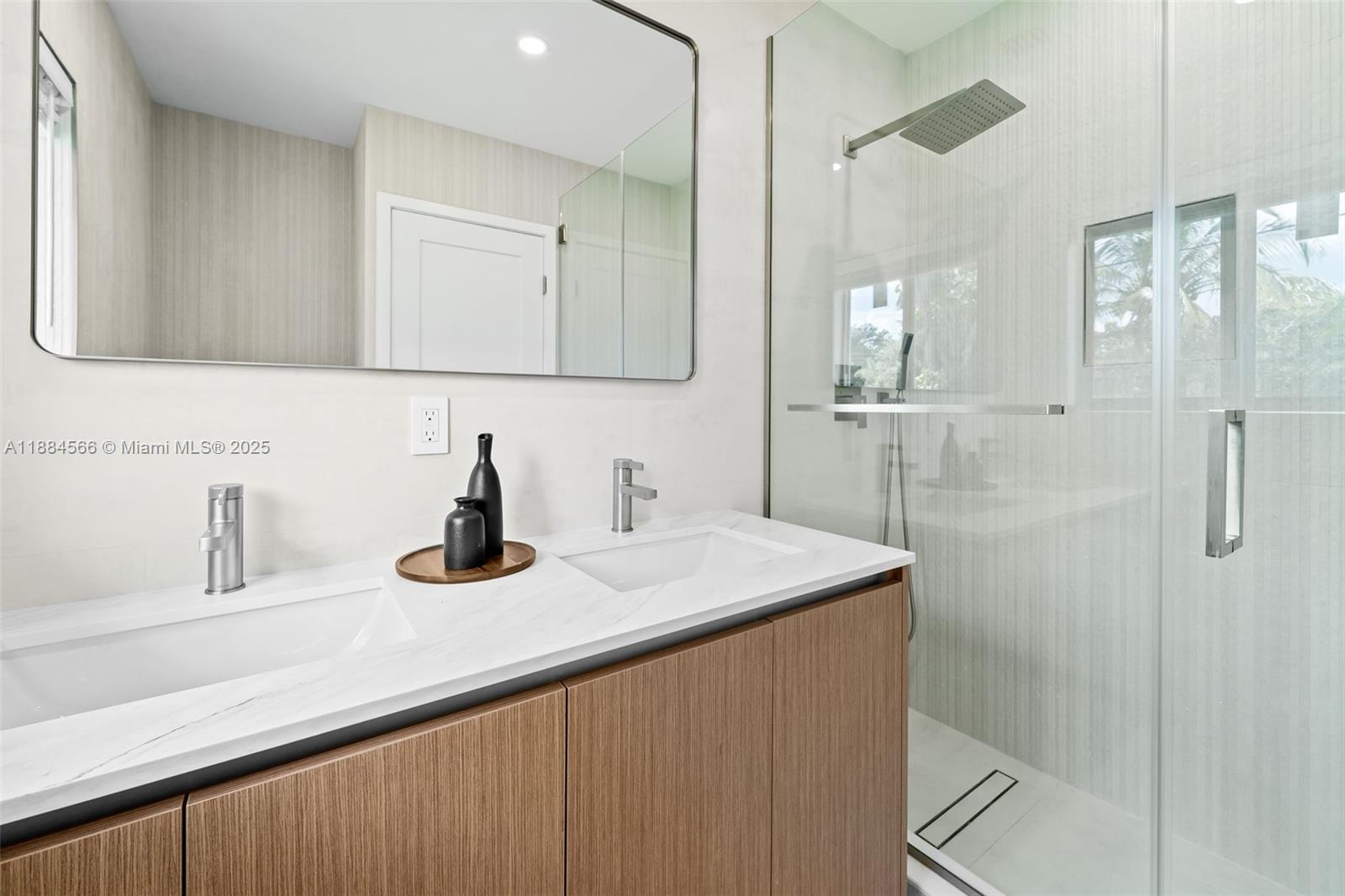 TWIN LAKE MANOR SUB - Residential