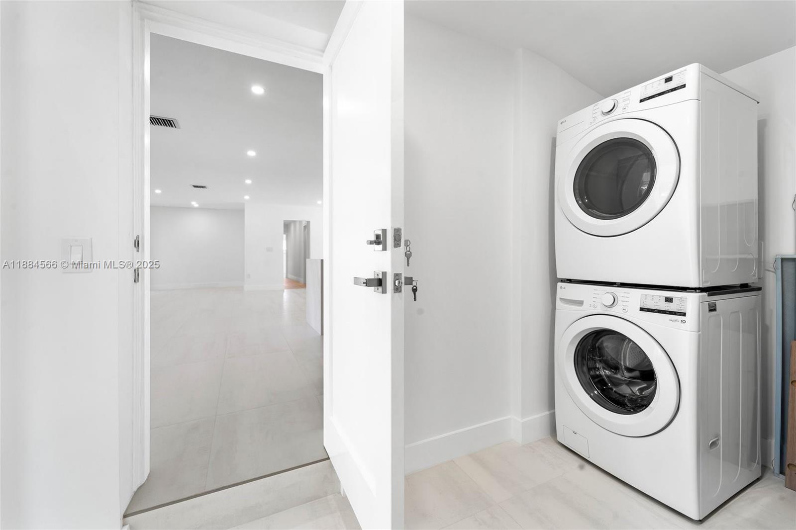 TWIN LAKE MANOR SUB - Residential