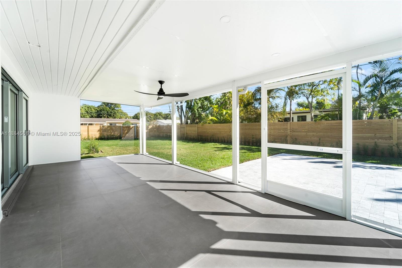 TWIN LAKE MANOR SUB - Residential