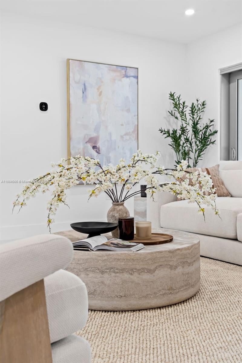 TWIN LAKE MANOR SUB - Residential