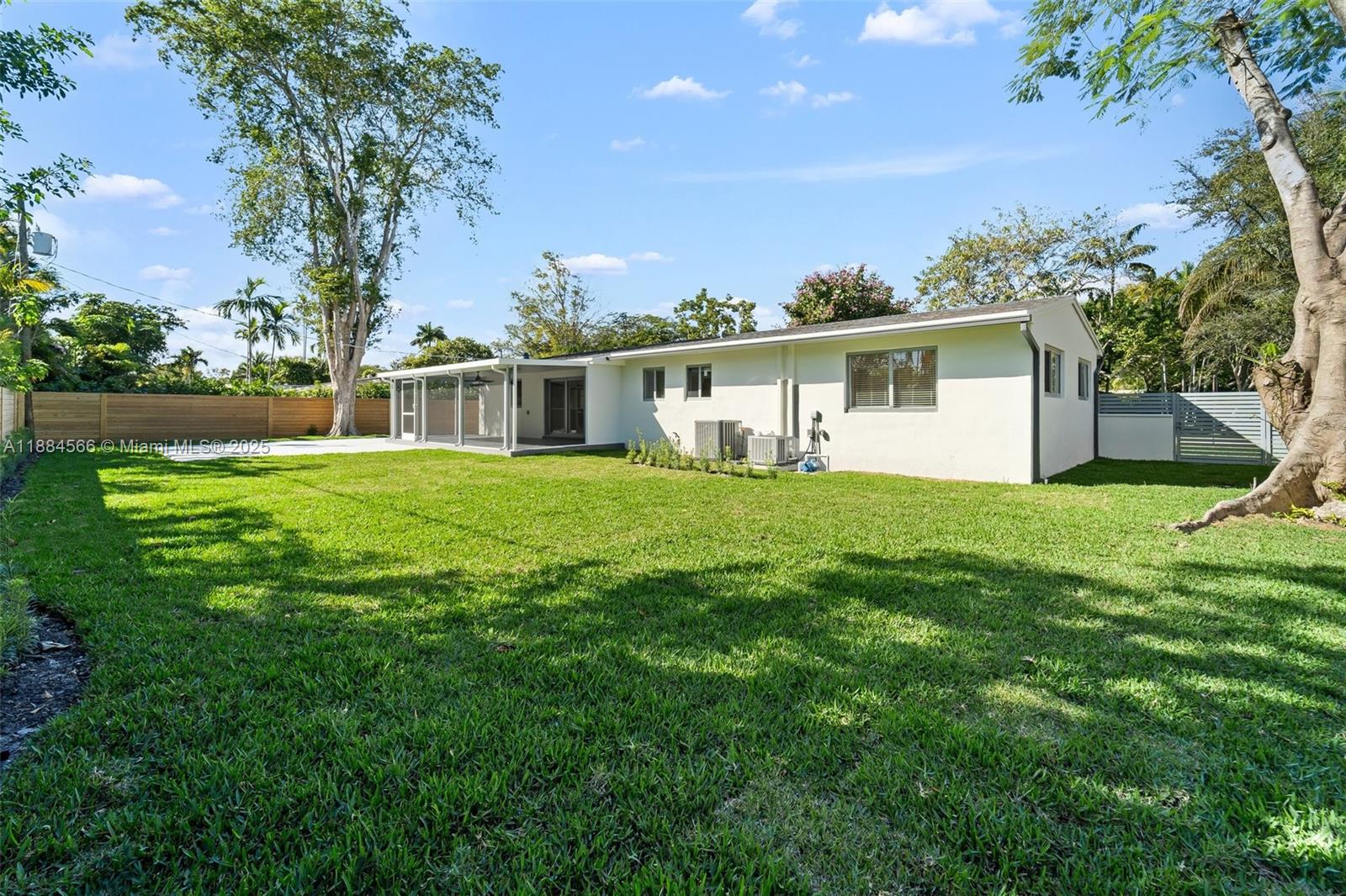 TWIN LAKE MANOR SUB - Residential