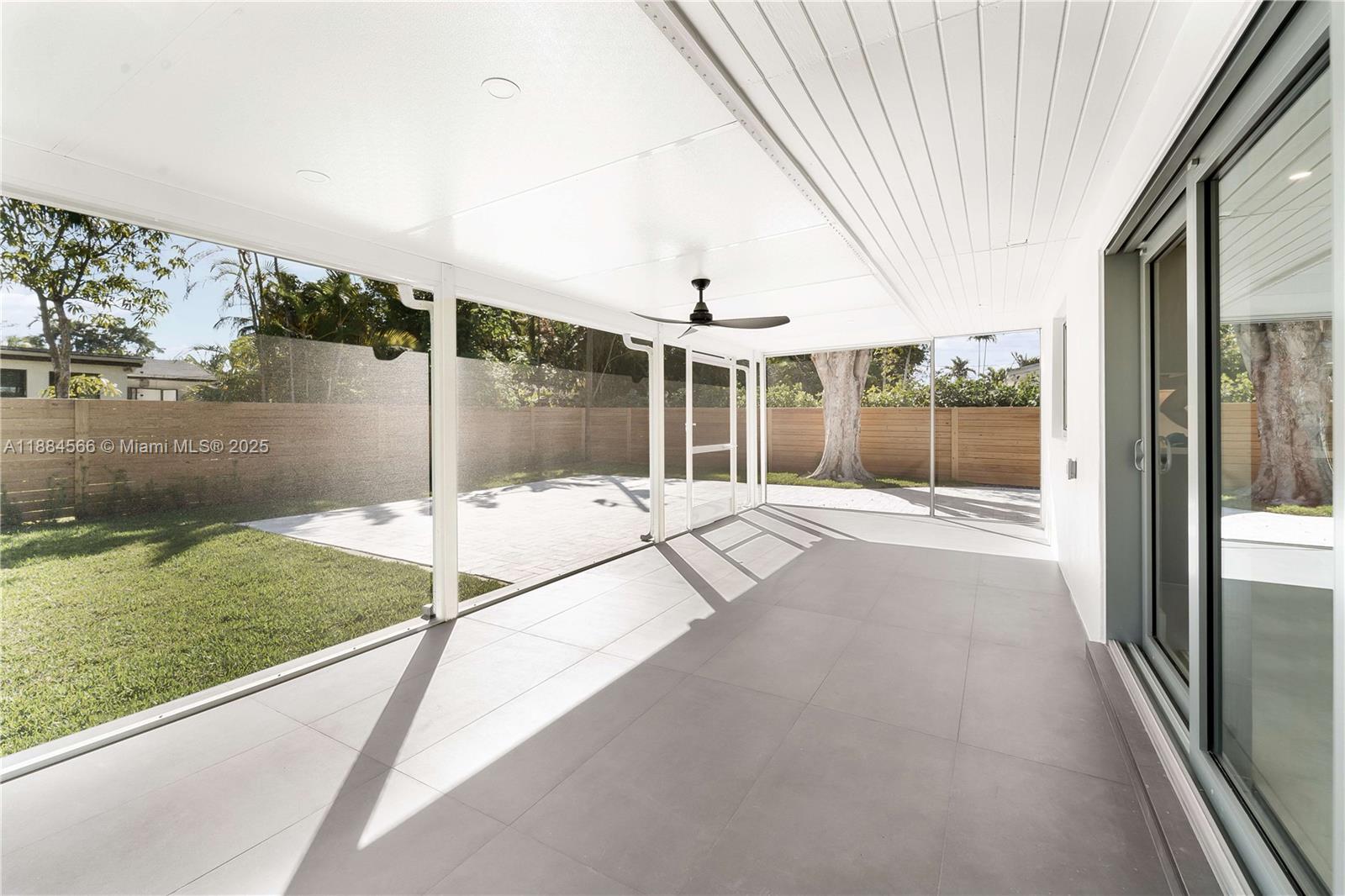 TWIN LAKE MANOR SUB - Residential