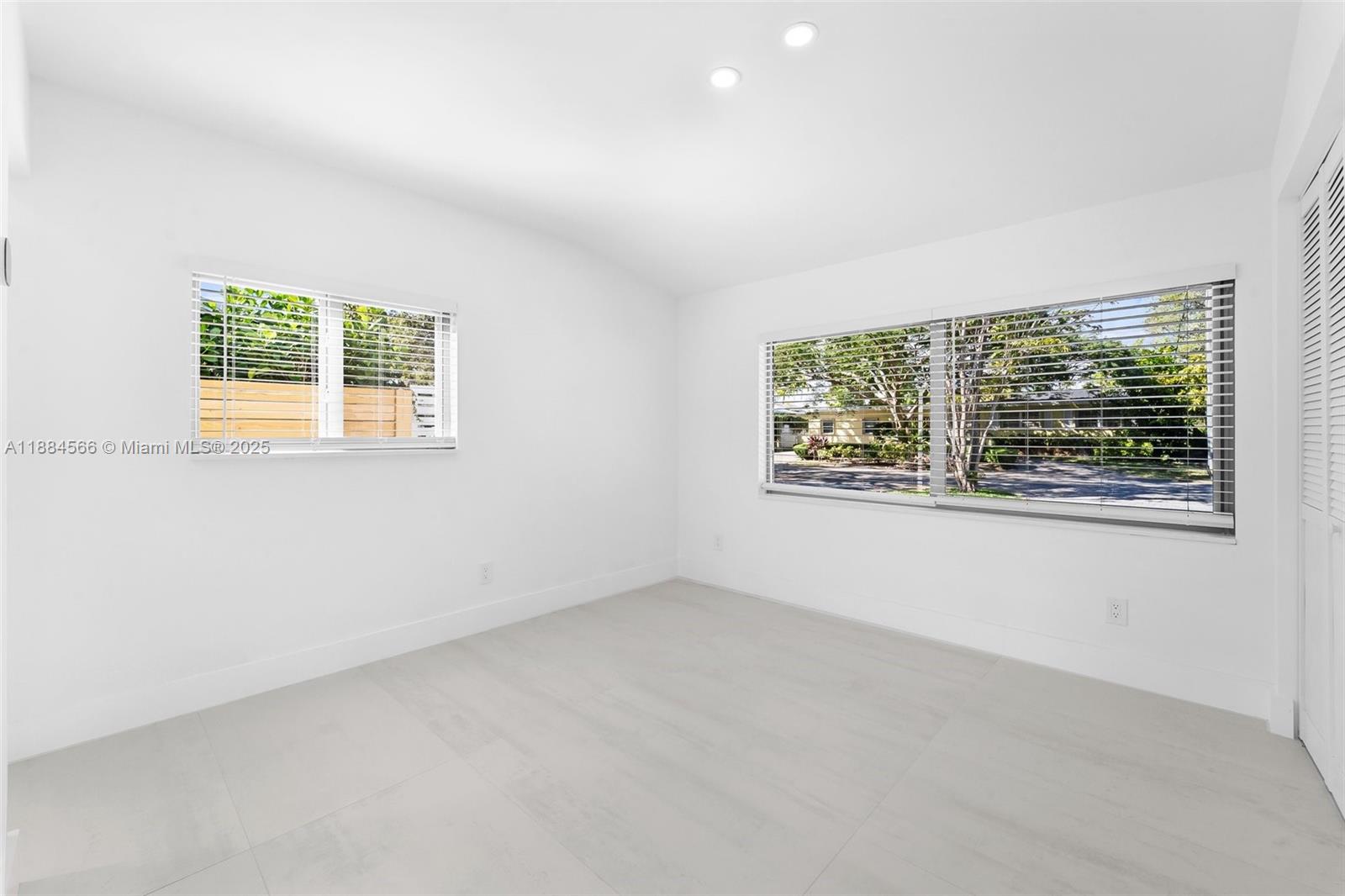 TWIN LAKE MANOR SUB - Residential