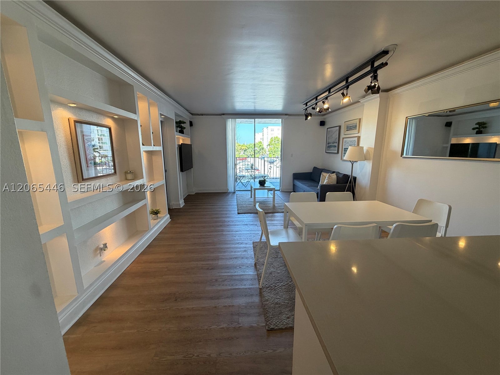 View photos, virtual tours, details... 2903 N Miami Beach Blvd 201