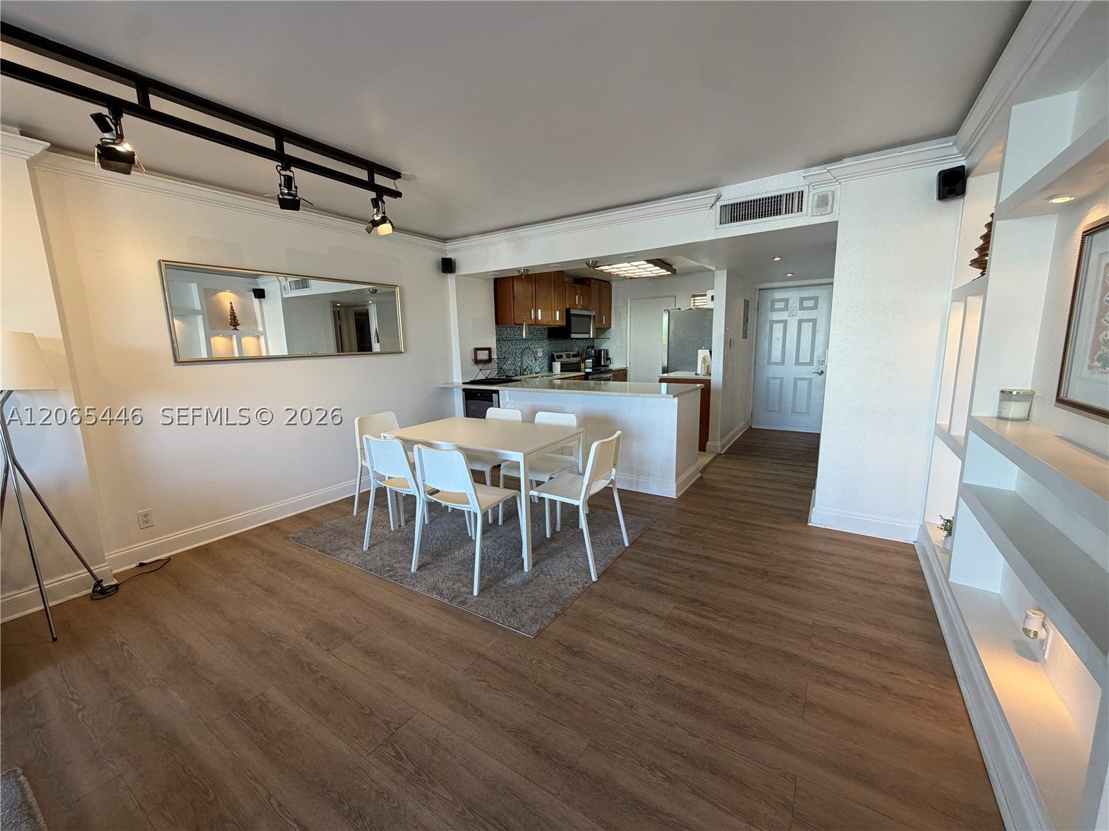 View photos, virtual tours, details... 2903 N Miami Beach Blvd 201