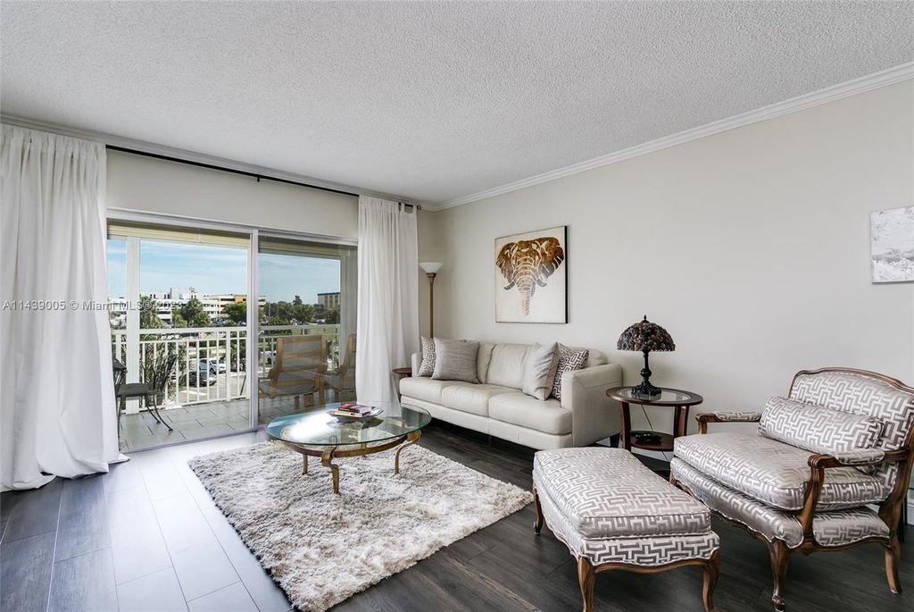 Photo of 3800 Hillcrest Dr #309, Hollywood, FL 33021 (MLS # A11439005)