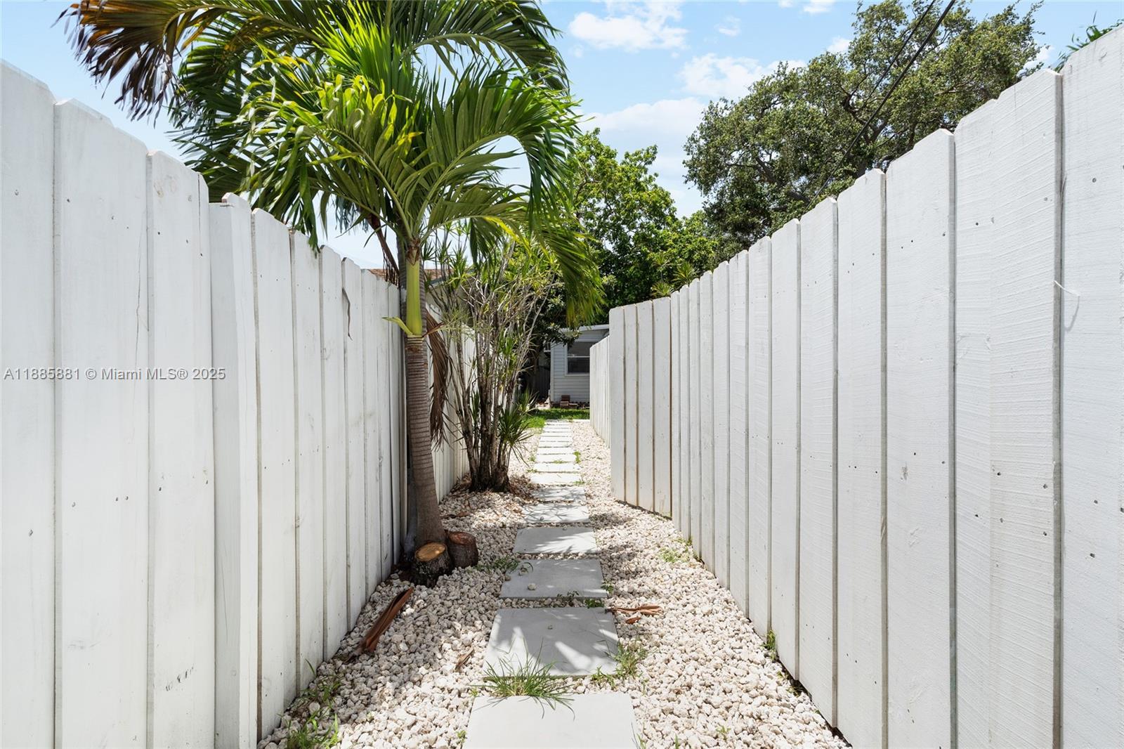 THE PINES - Residential Income